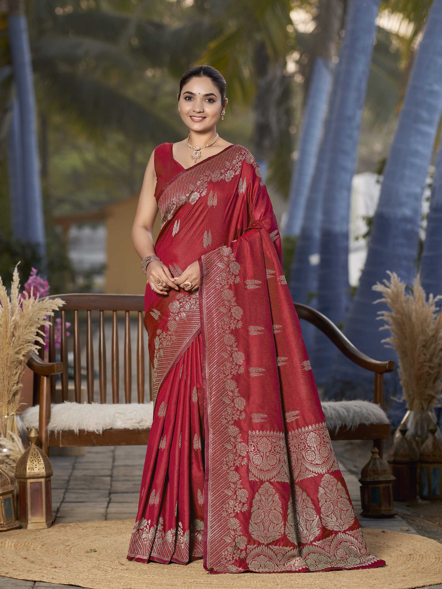 MANOHARI Banarasi Silk Blend Jacquard Work Saree - Red