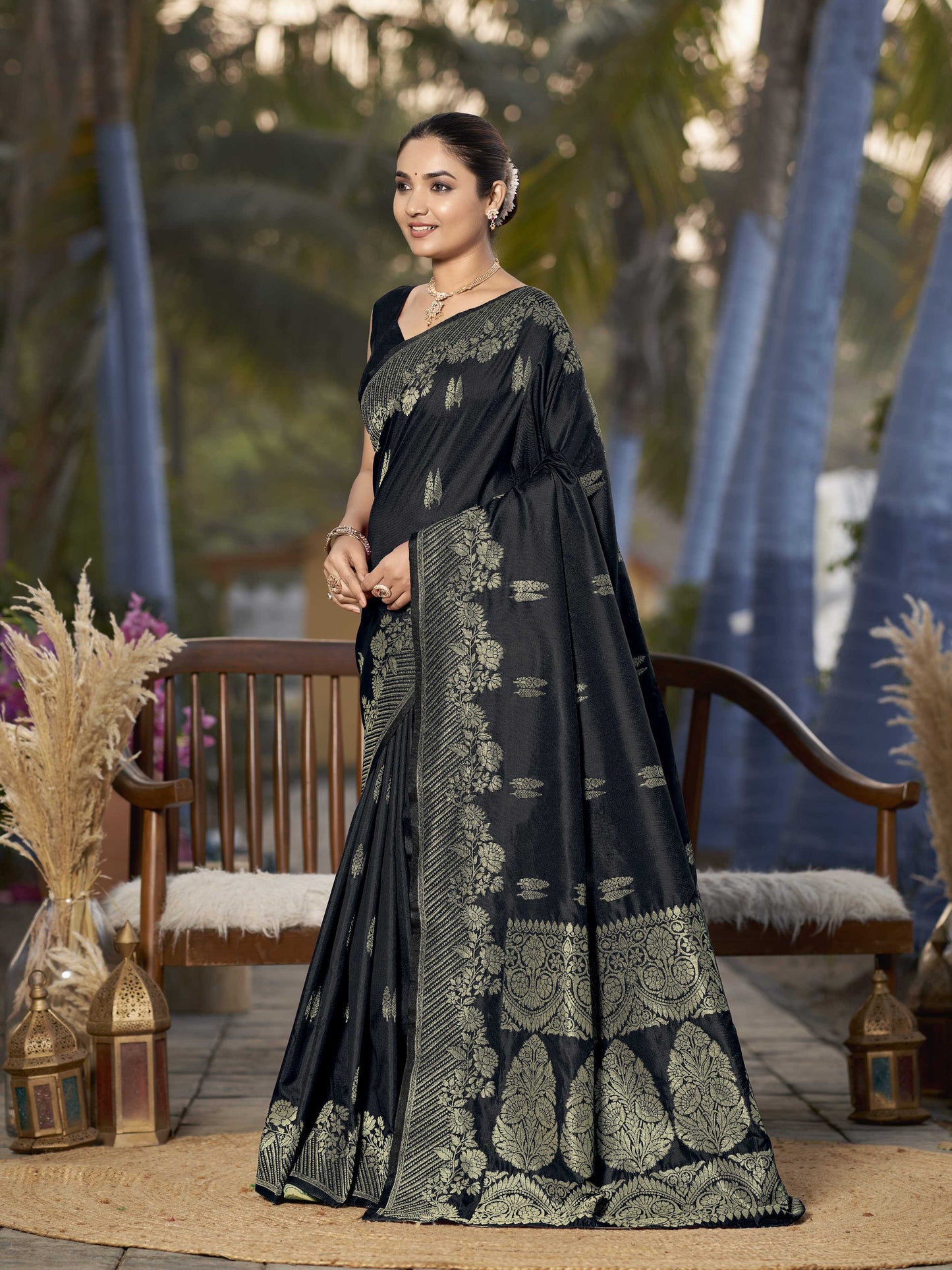 MANOHARI Banarasi Silk Blend Jacquard Work Saree - Black
