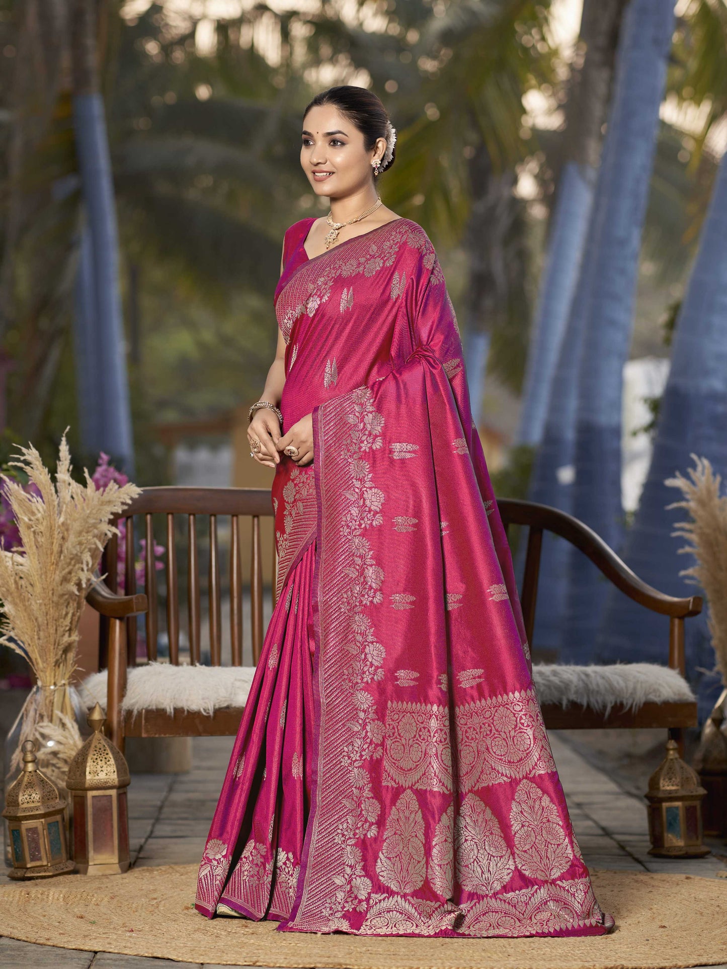 MANOHARI Banarasi Silk Blend Jacquard Work Saree - Pink