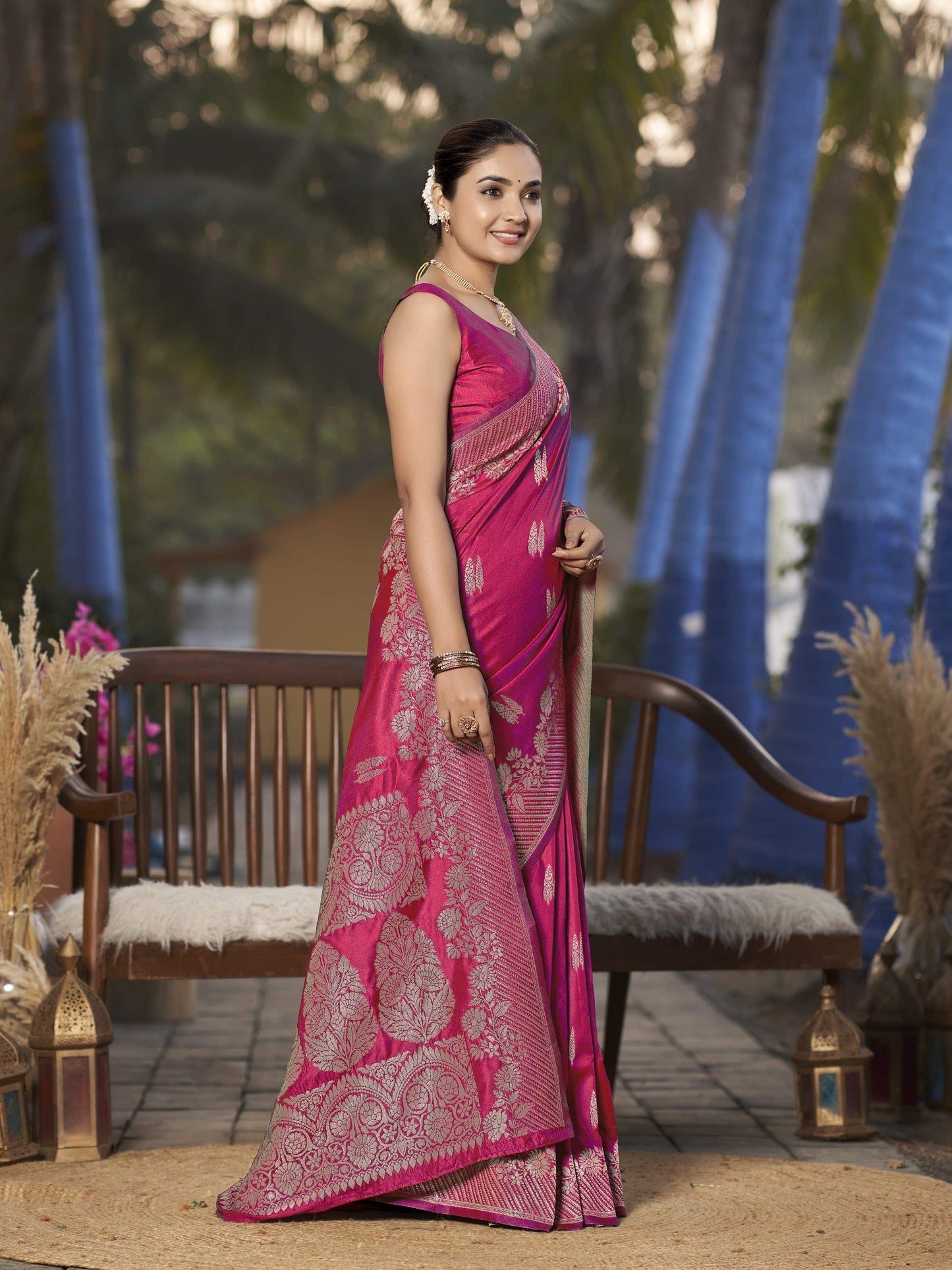MANOHARI Banarasi Silk Blend Jacquard Work Saree - Pink