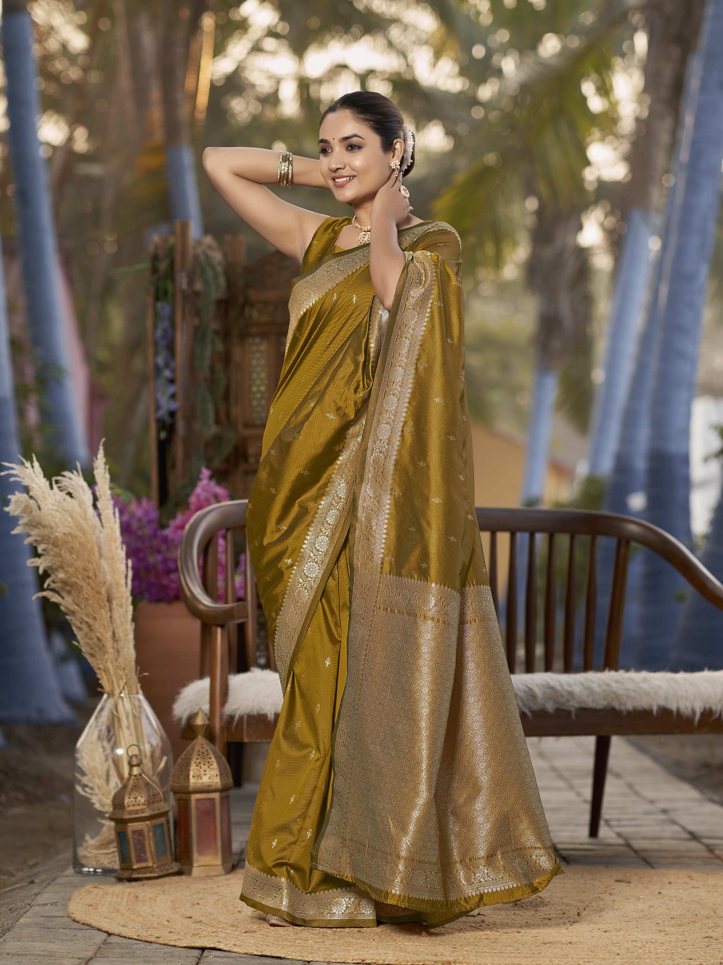MANOHARI Banarasi Silk Blend Jacquard Work Saree - Yellow