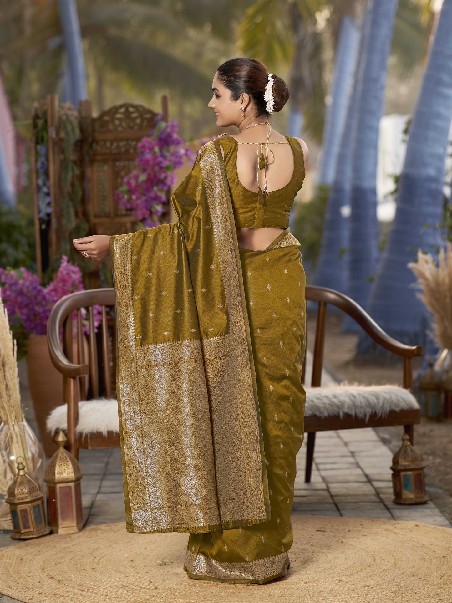 MANOHARI Banarasi Silk Blend Jacquard Work Saree - Yellow