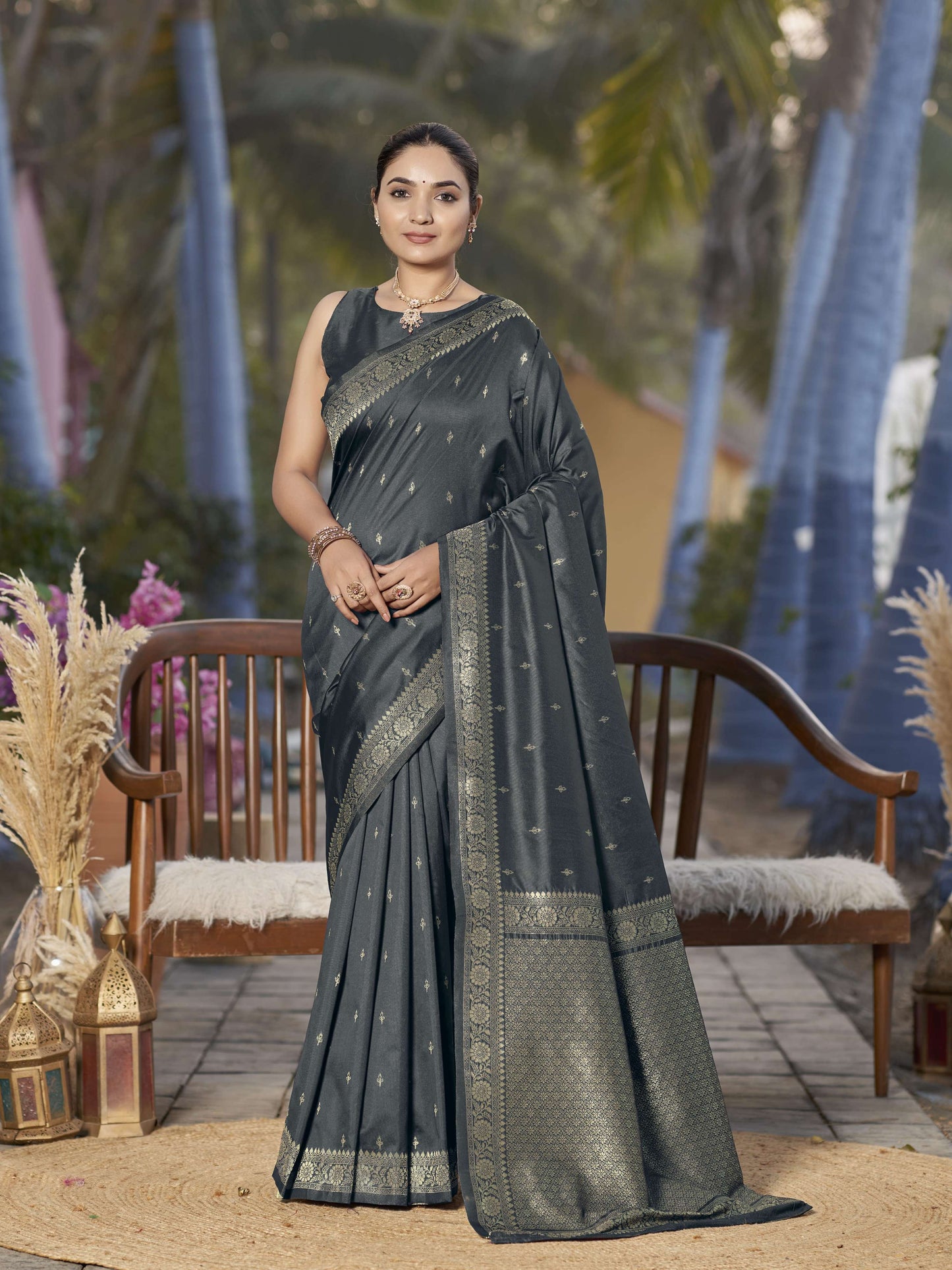 MANOHARI Banarasi Silk Blend Jacquard Work Saree - Grey