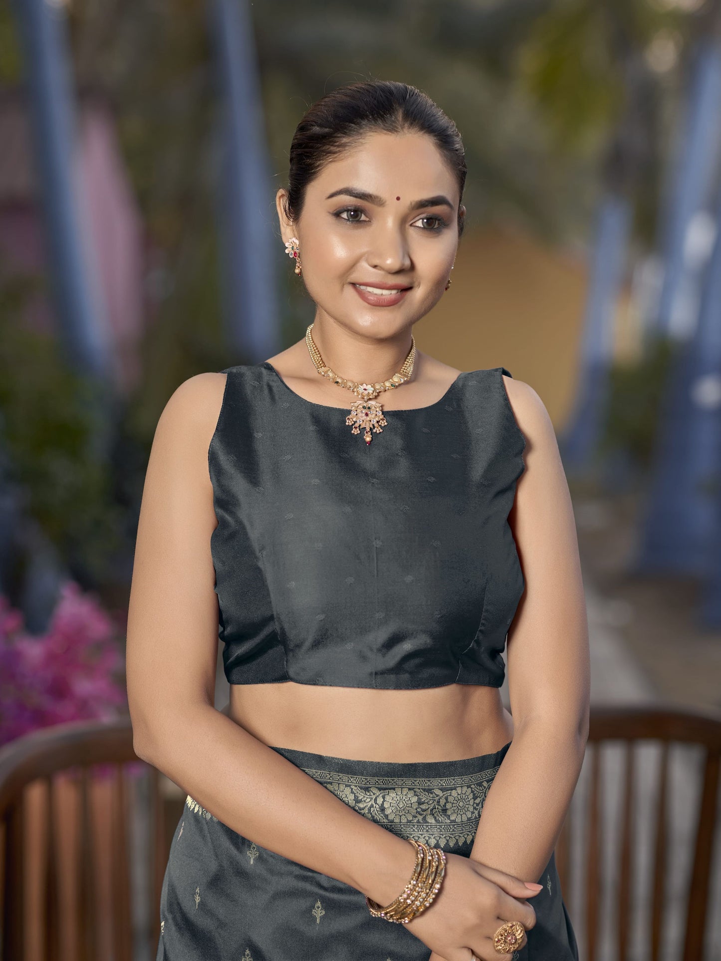 MANOHARI Banarasi Silk Blend Jacquard Work Saree - Grey