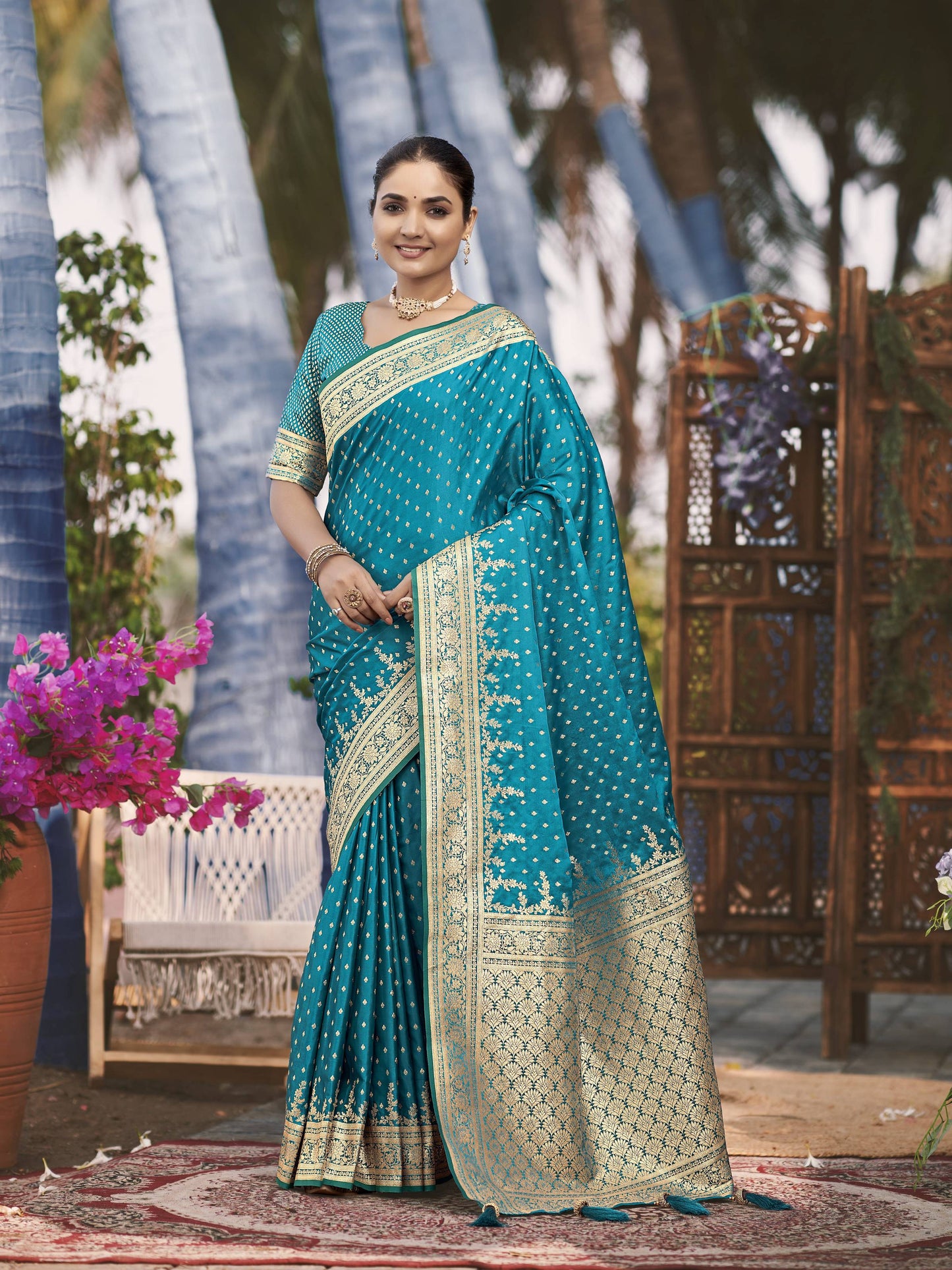 MANOHARI Banarasi Silk Blend Jacquard Work Saree - Turquoise