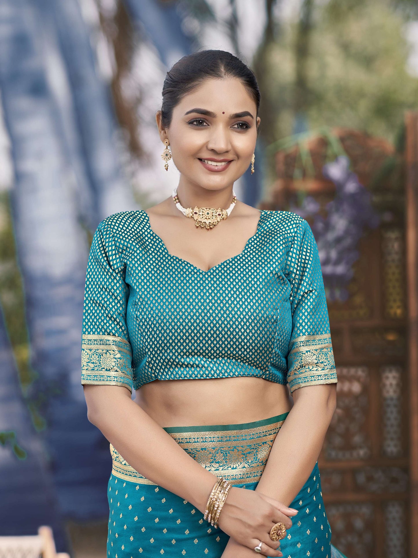 MANOHARI Banarasi Silk Blend Jacquard Work Saree - Turquoise