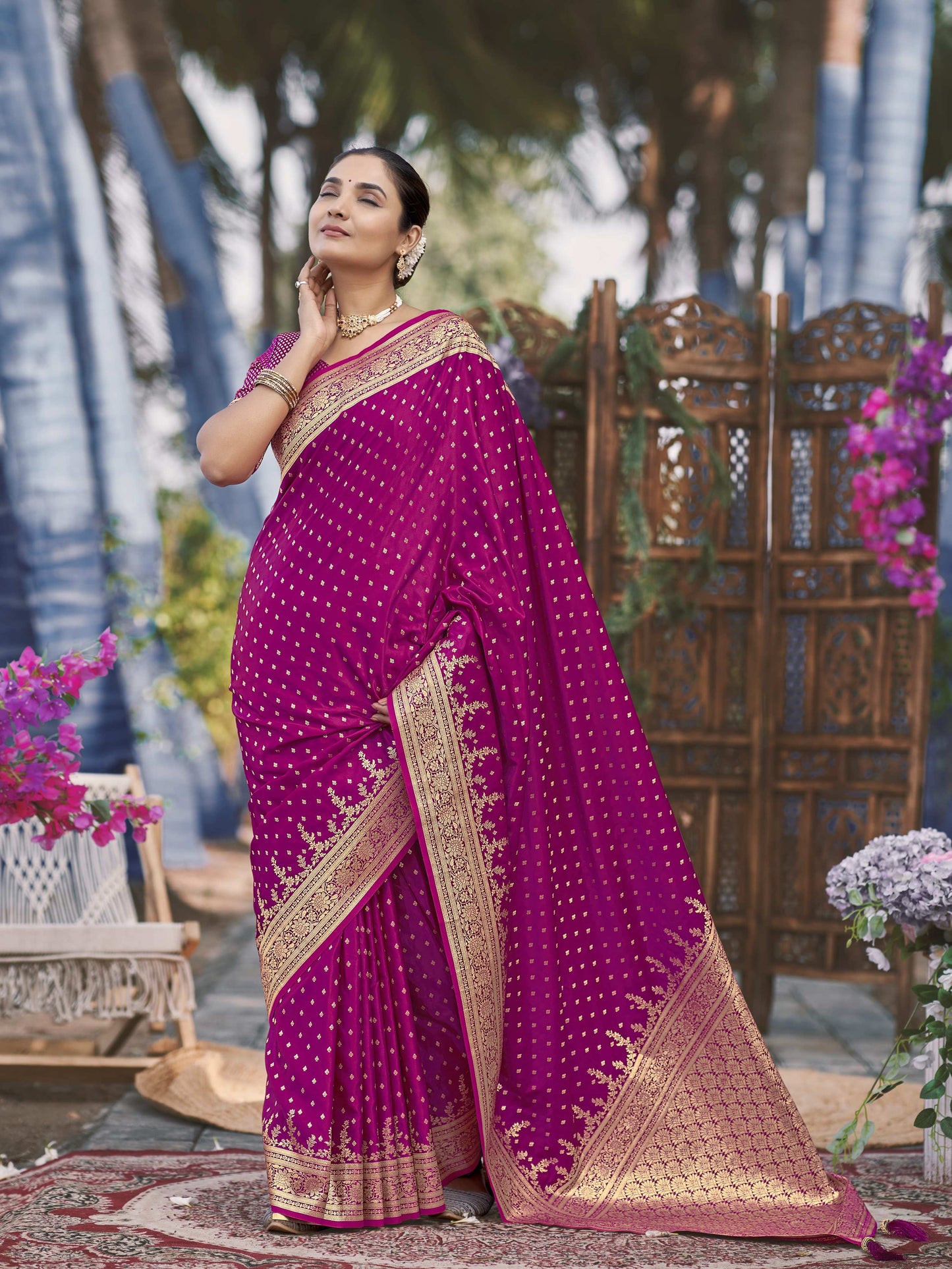 MANOHARI Banarasi Silk Blend Jacquard Work Saree - Pink