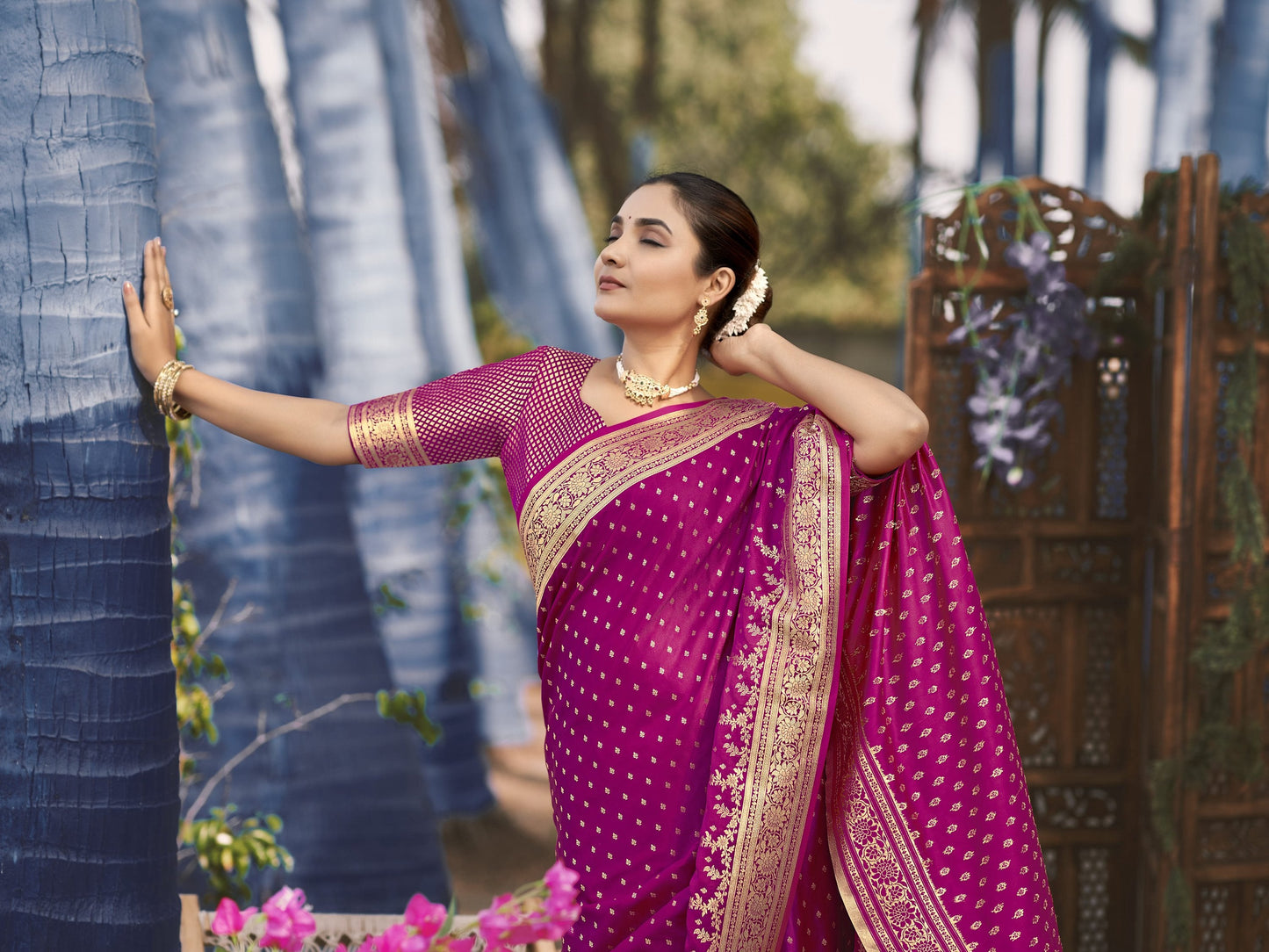 MANOHARI Banarasi Silk Blend Jacquard Work Saree - Pink