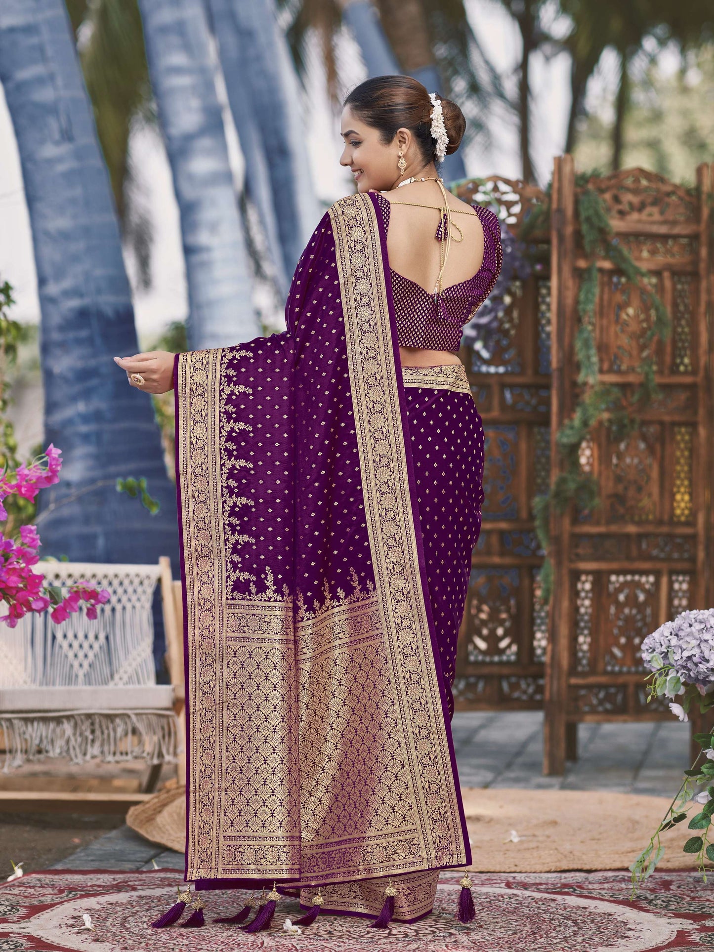 MANOHARI Banarasi Silk Blend Jacquard Work Saree - Purple