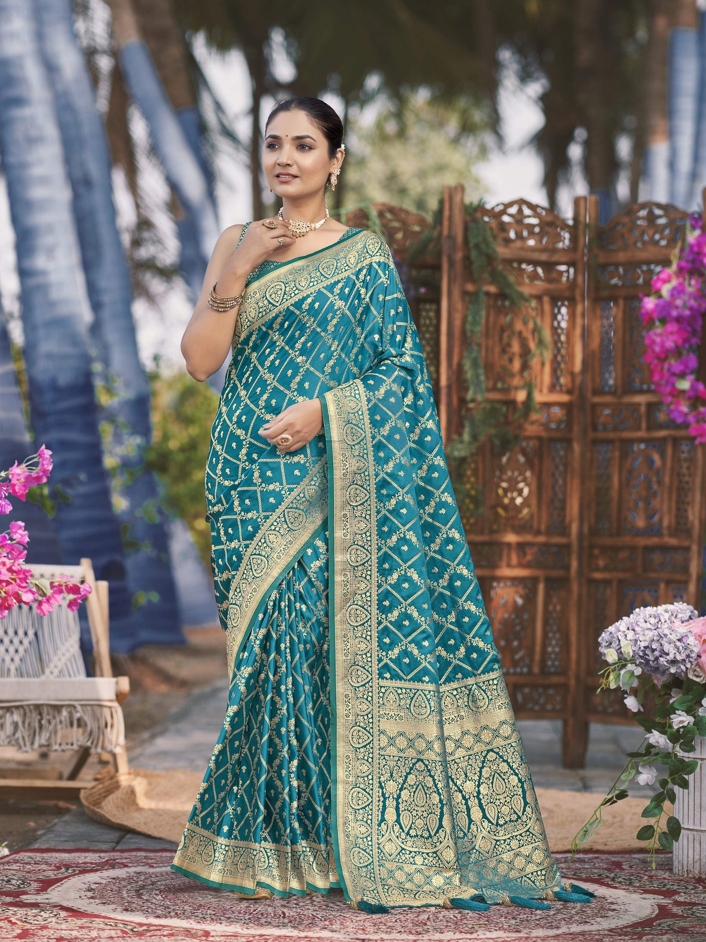 MANOHARI Banarasi Silk Blend Jacquard Work Saree - Turquoise