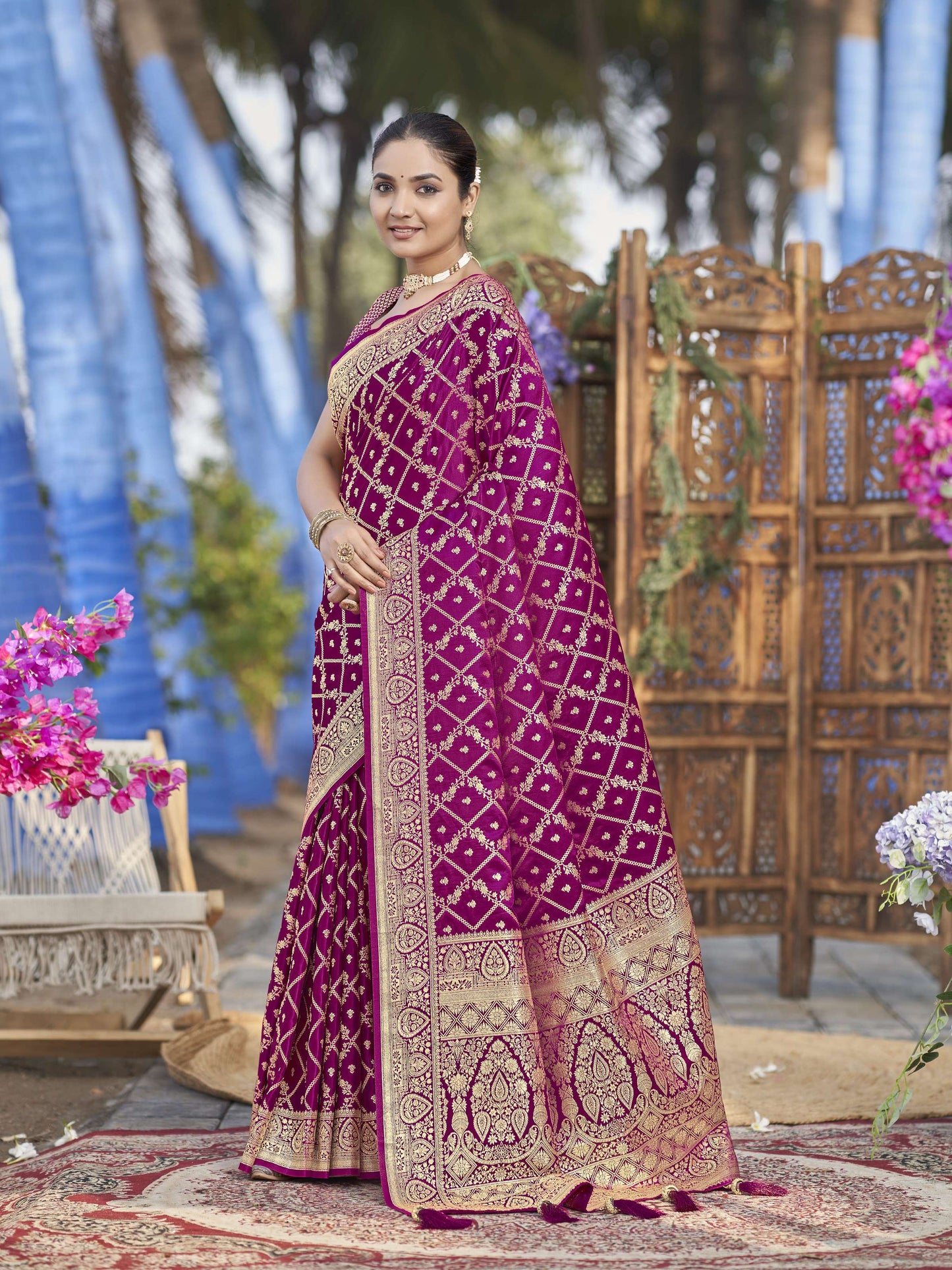 MANOHARI Banarasi Silk Blend Jacquard Work Saree - Pink