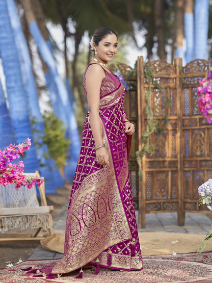 MANOHARI Banarasi Silk Blend Jacquard Work Saree - Pink