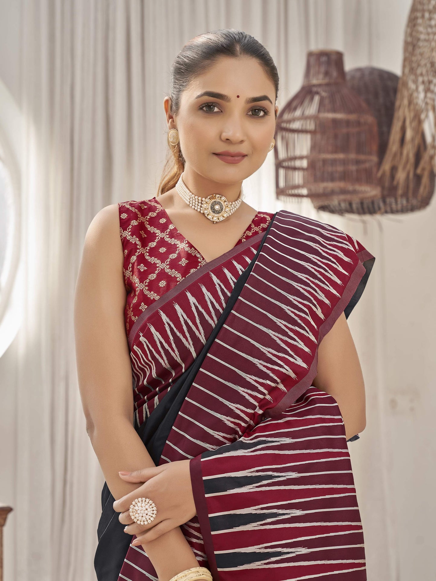 MANOHARI Banarasi Silk Blend Jacquard Work Saree - Black
