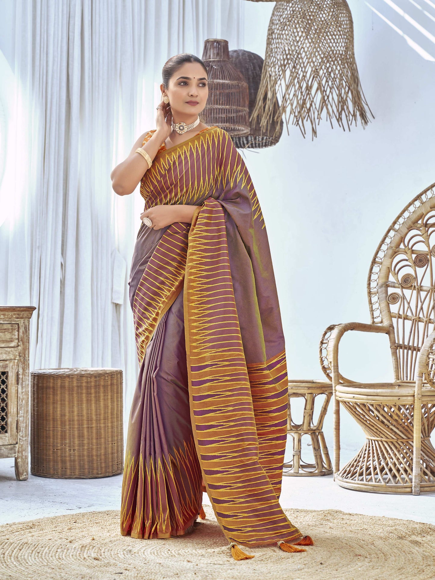MANOHARI Banarasi Silk Blend Jacquard Work Saree - Purple