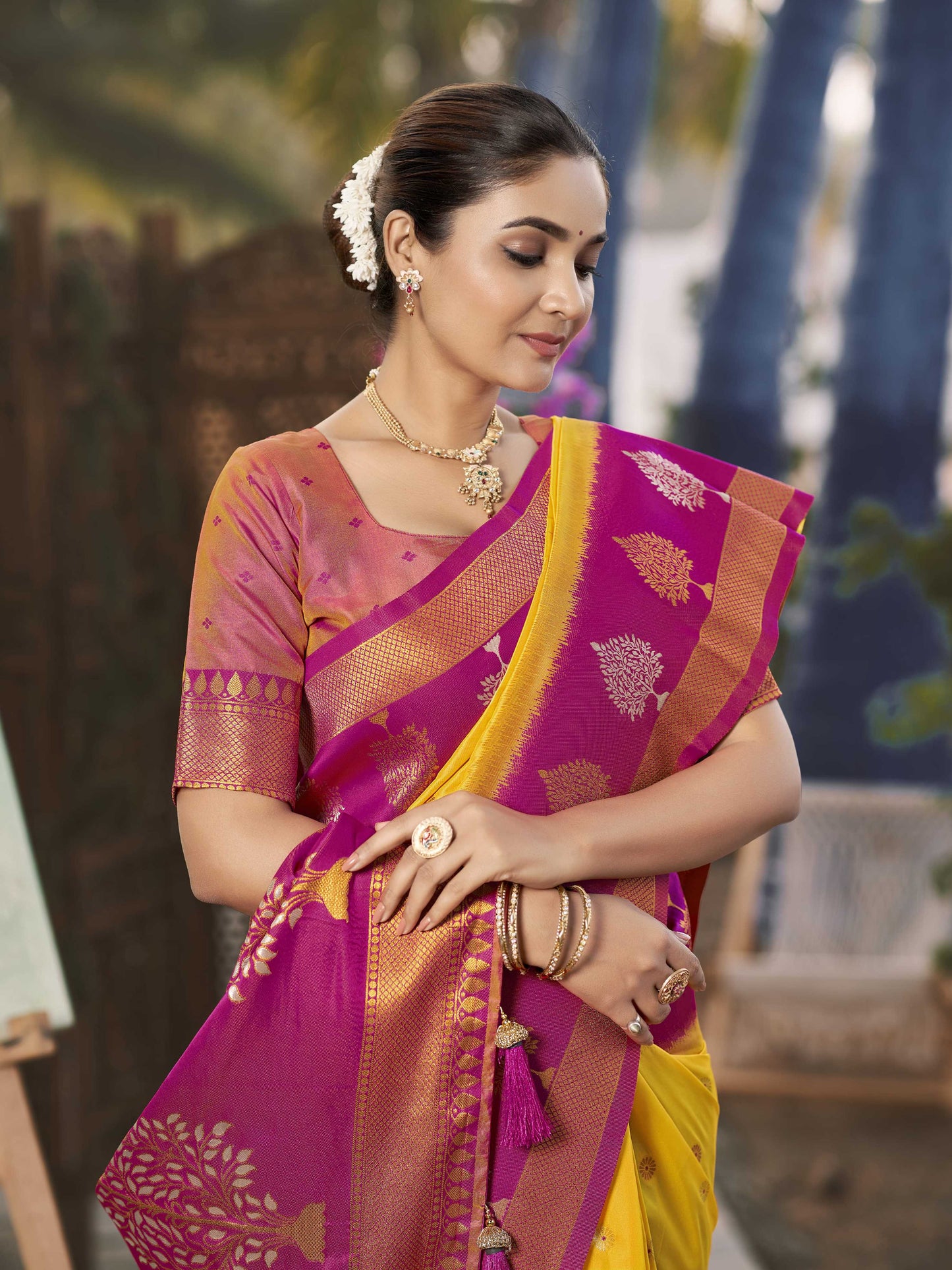MANOHARI Banarasi Silk Blend Jacquard Work Saree - Yellow