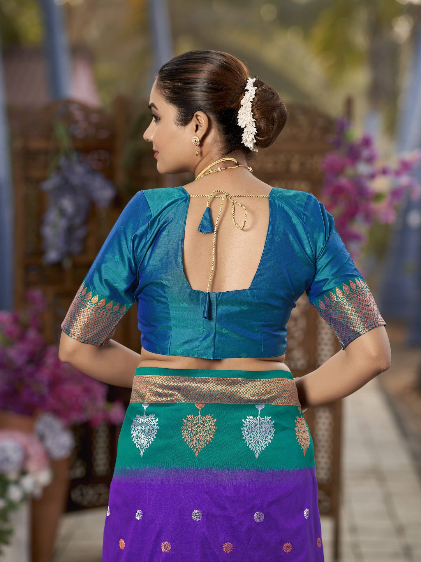 MANOHARI Banarasi Silk Blend Jacquard Work Saree - Purple