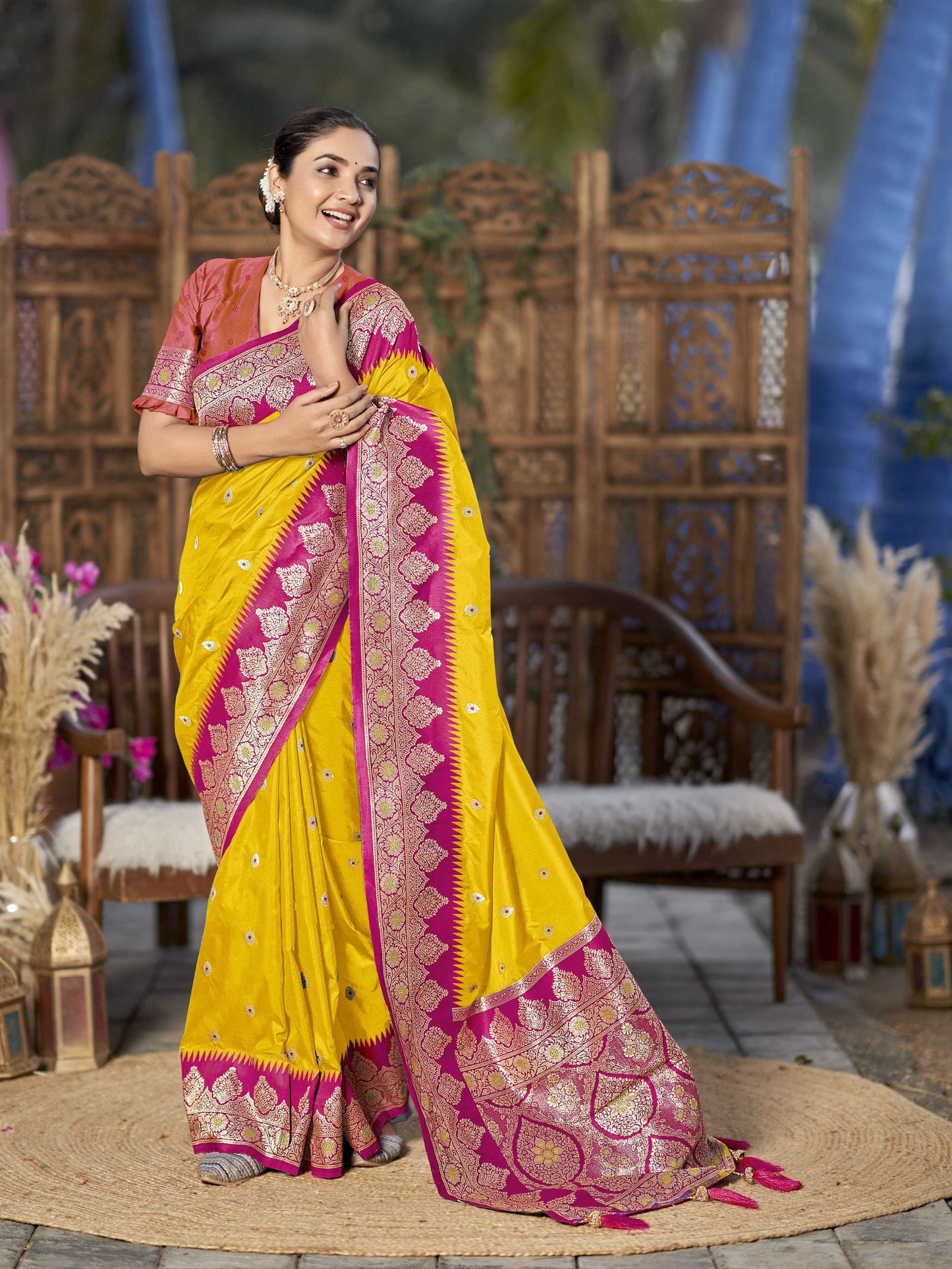 MANOHARI Banarasi Silk Blend Jacquard Work Saree - Yellow