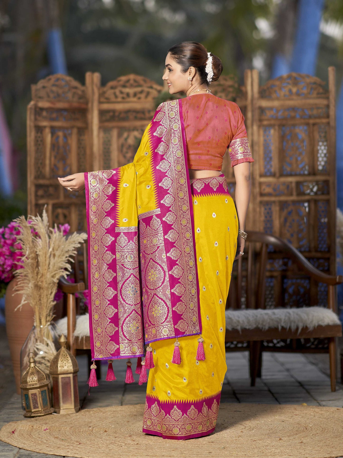 MANOHARI Banarasi Silk Blend Jacquard Work Saree - Yellow