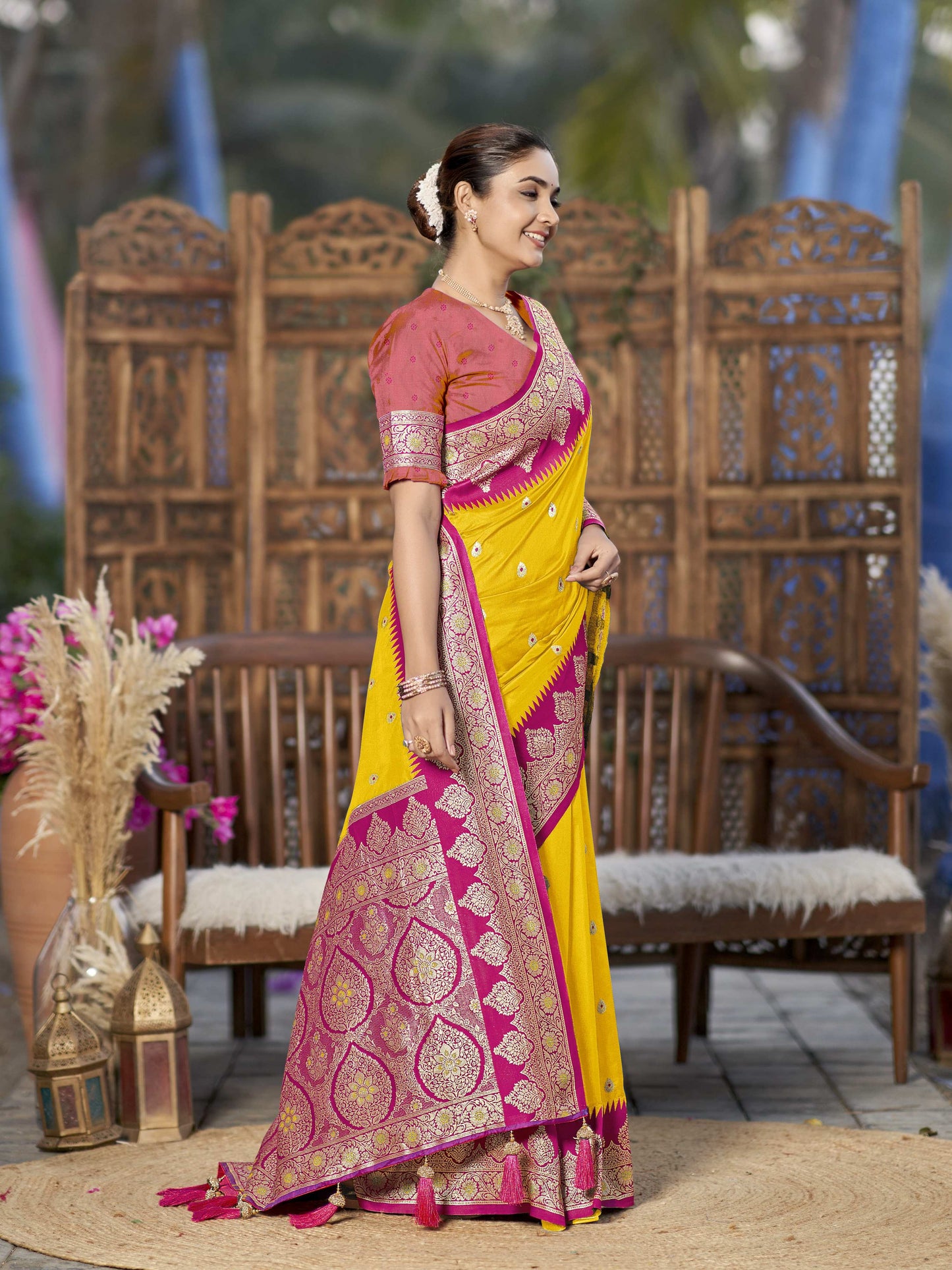 MANOHARI Banarasi Silk Blend Jacquard Work Saree - Yellow