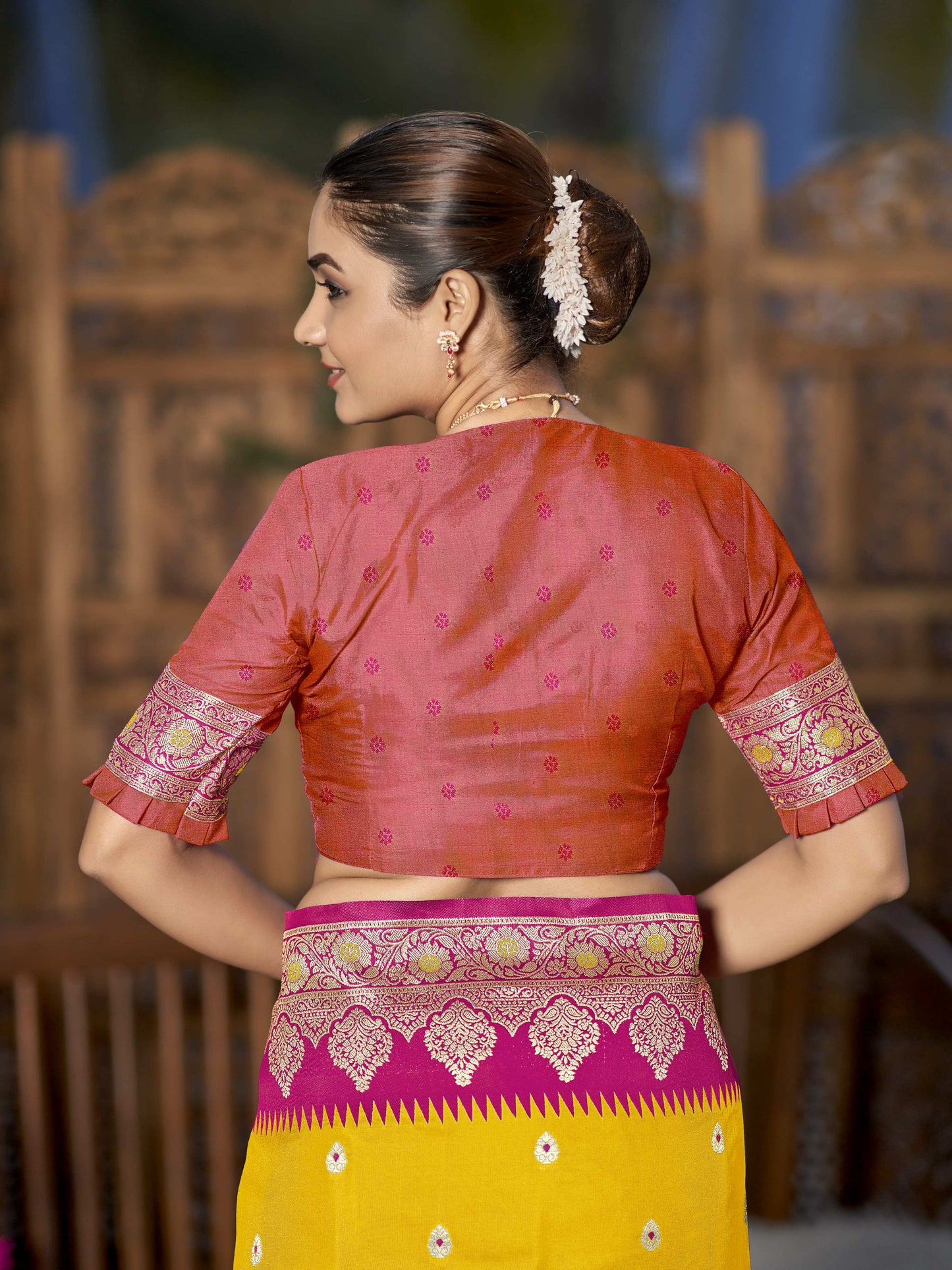 MANOHARI Banarasi Silk Blend Jacquard Work Saree - Yellow