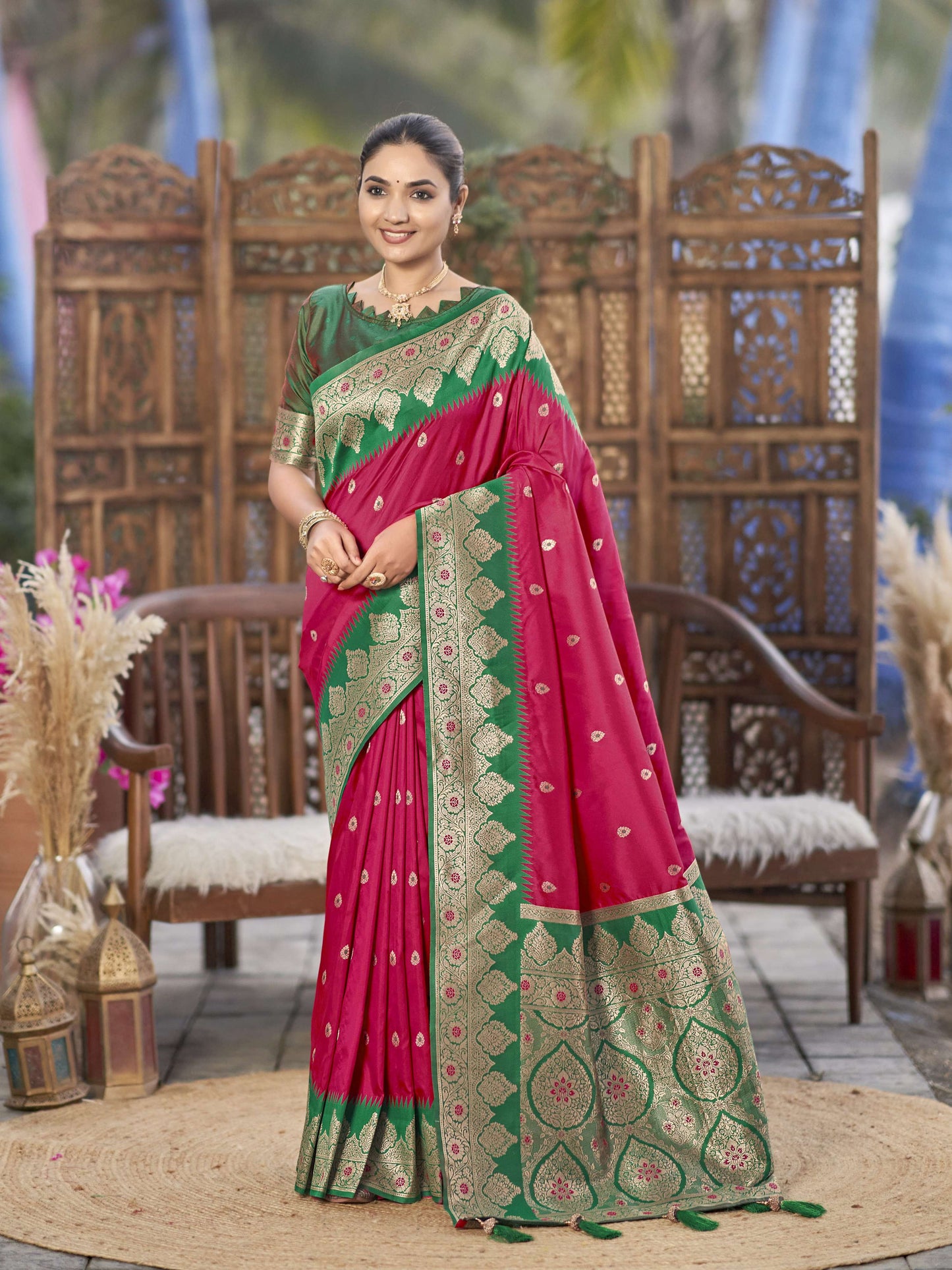 MANOHARI Banarasi Silk Blend Jacquard Work Saree - Pink