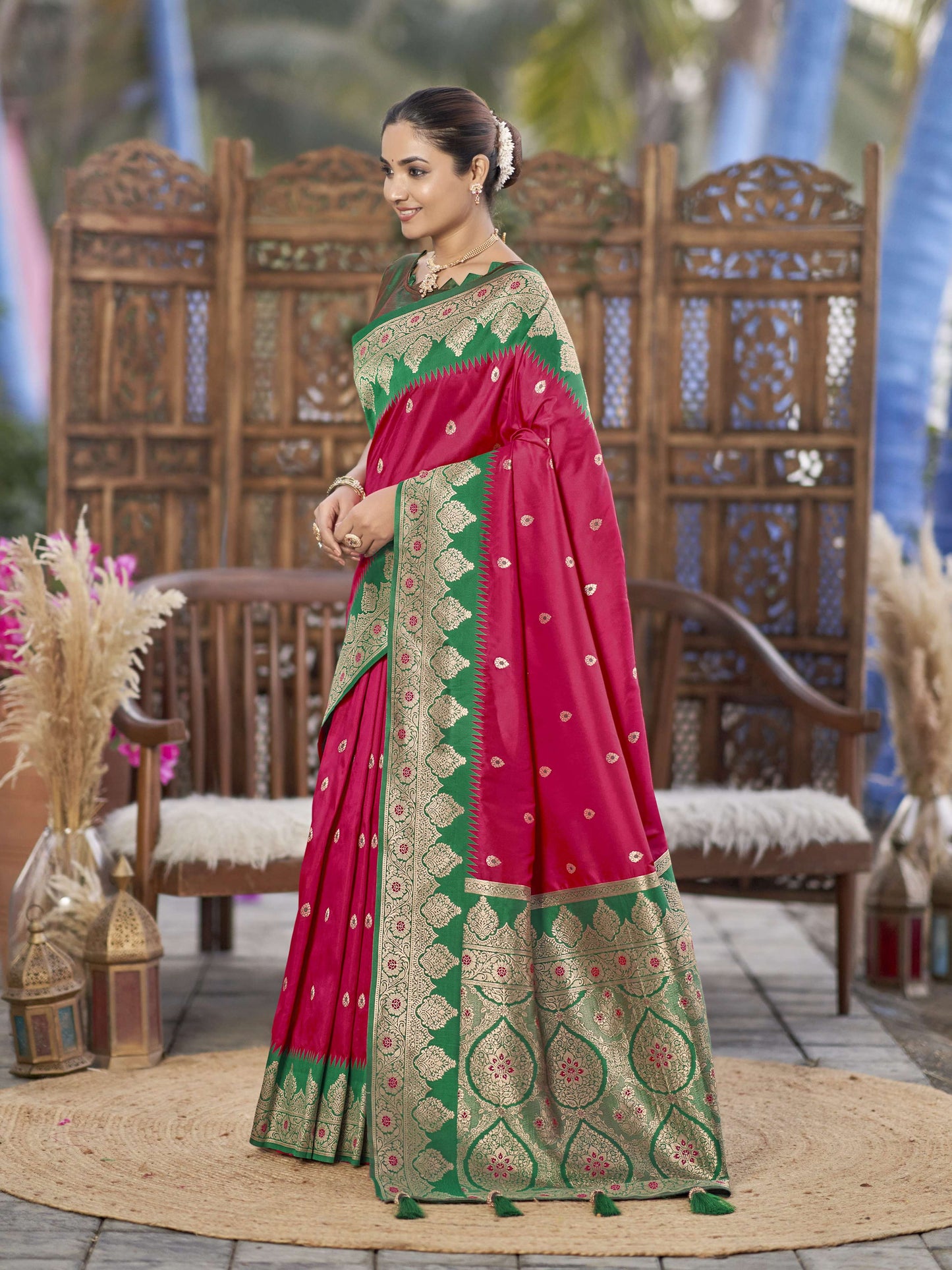 MANOHARI Banarasi Silk Blend Jacquard Work Saree - Pink