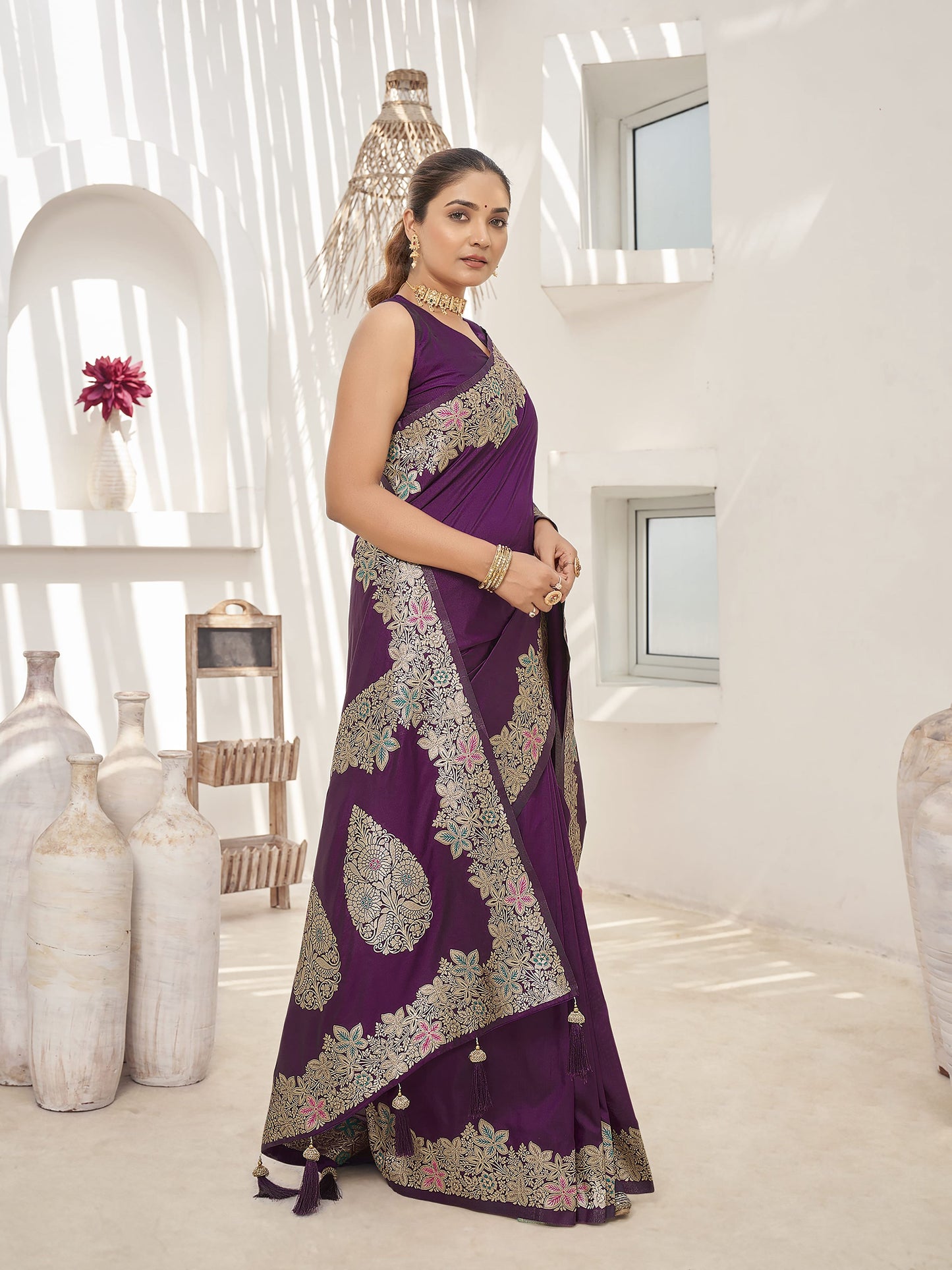 MANOHARI Banarasi Silk Blend Jacquard Work Saree - Purple