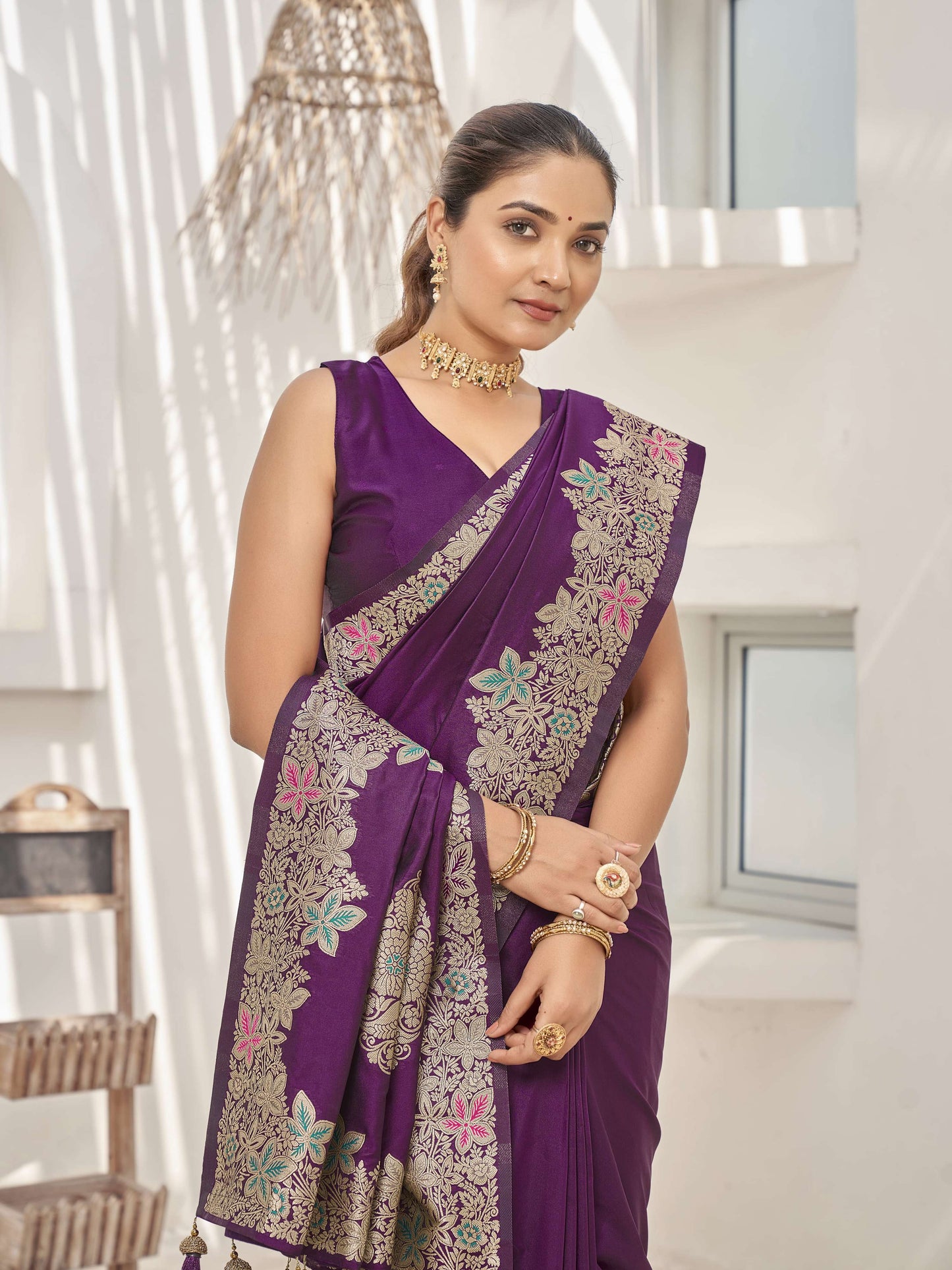 MANOHARI Banarasi Silk Blend Jacquard Work Saree - Purple