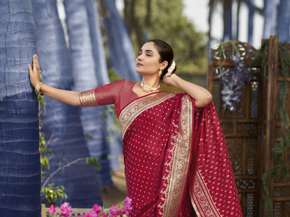 MANOHARI Banarasi Silk Blend Jacquard Work Saree - Red