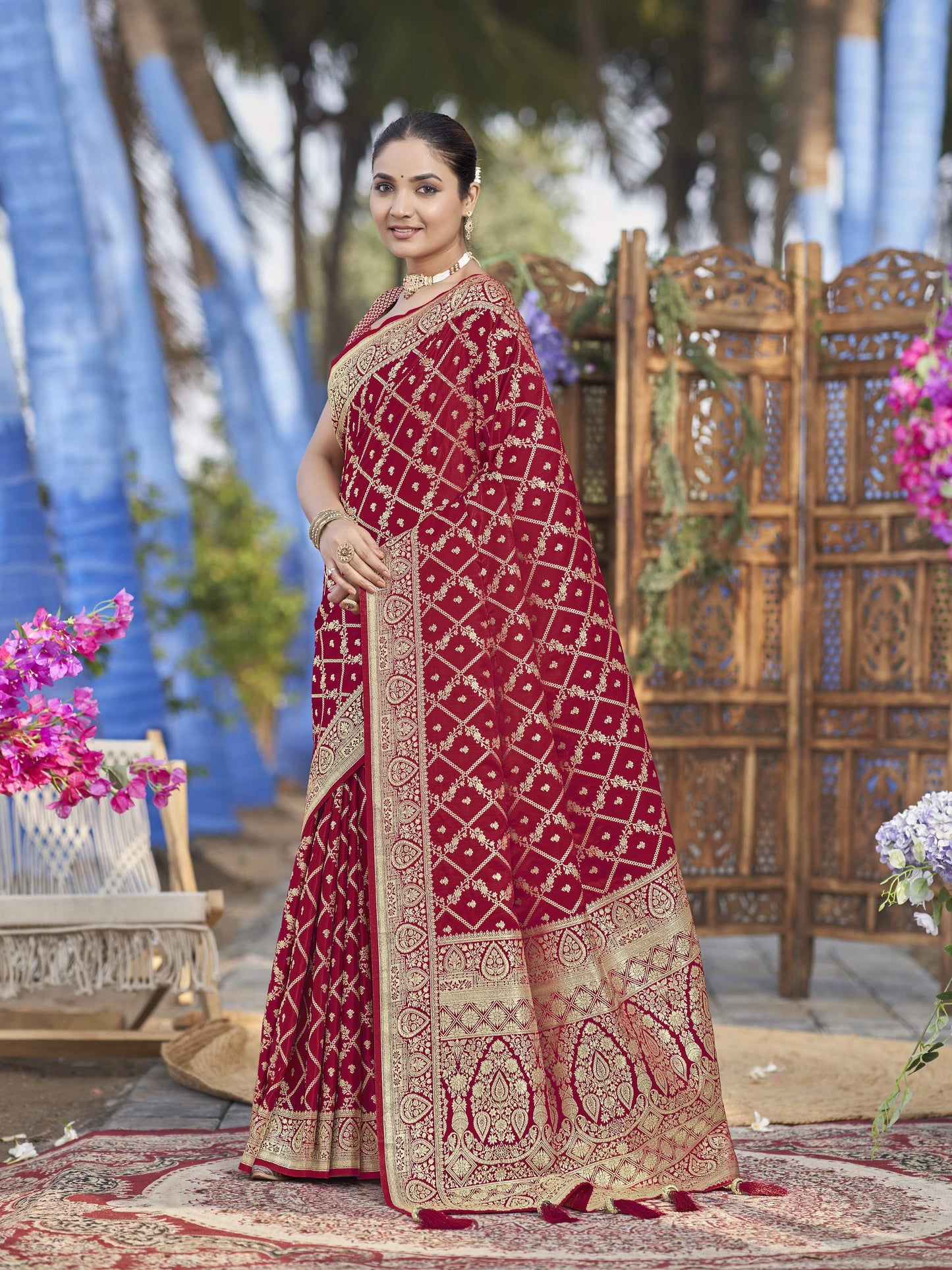 MANOHARI Banarasi Silk Blend Jacquard Work Saree - Red