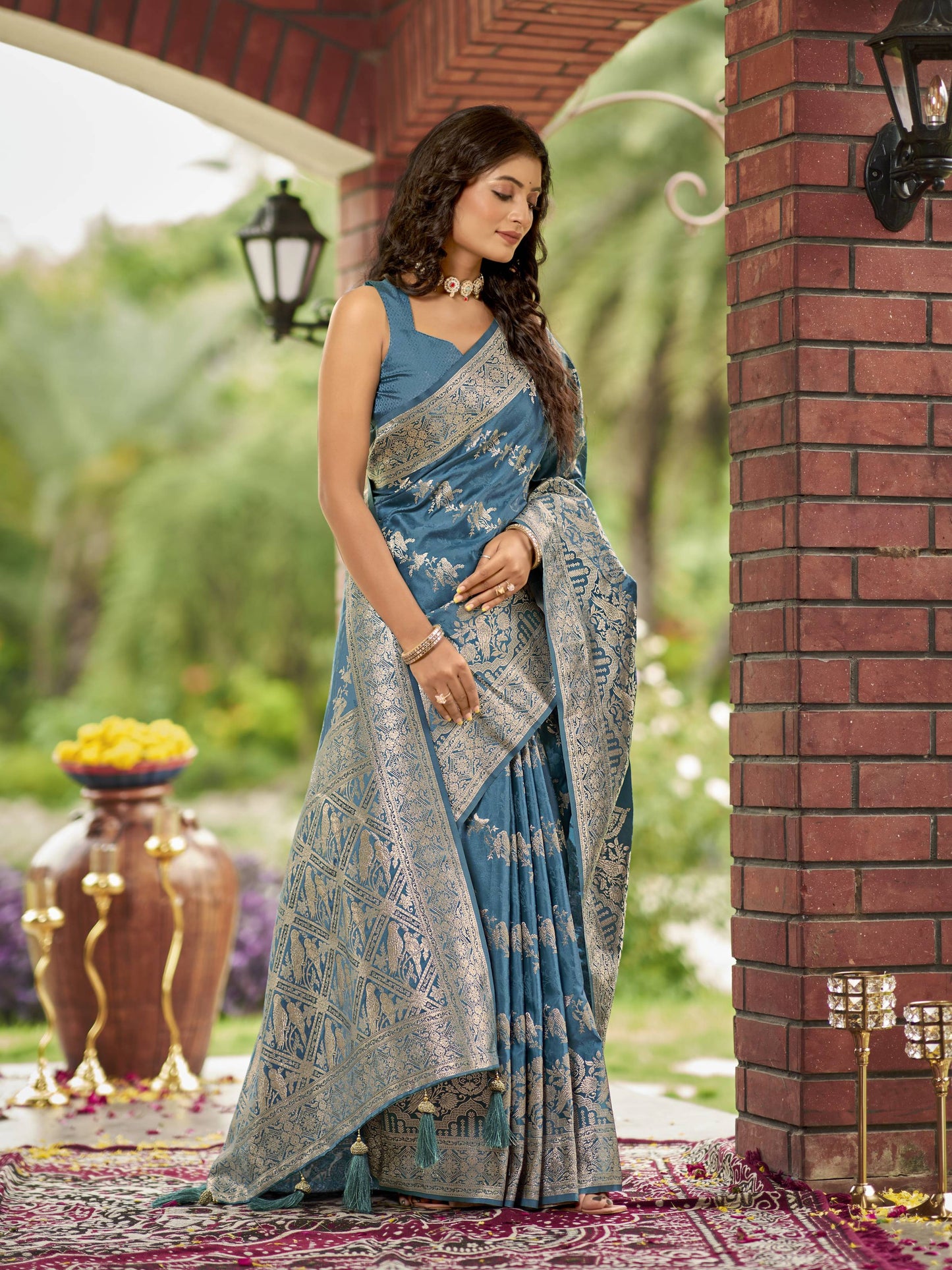 MANOHARI Banarasi Silk Blend Jacquard Work Saree - Blue