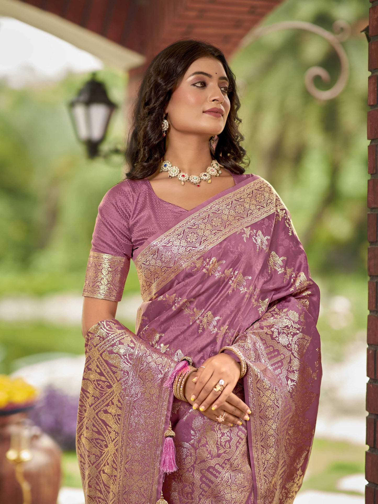 MANOHARI Banarasi Silk Blend Jacquard Work Saree - Pink