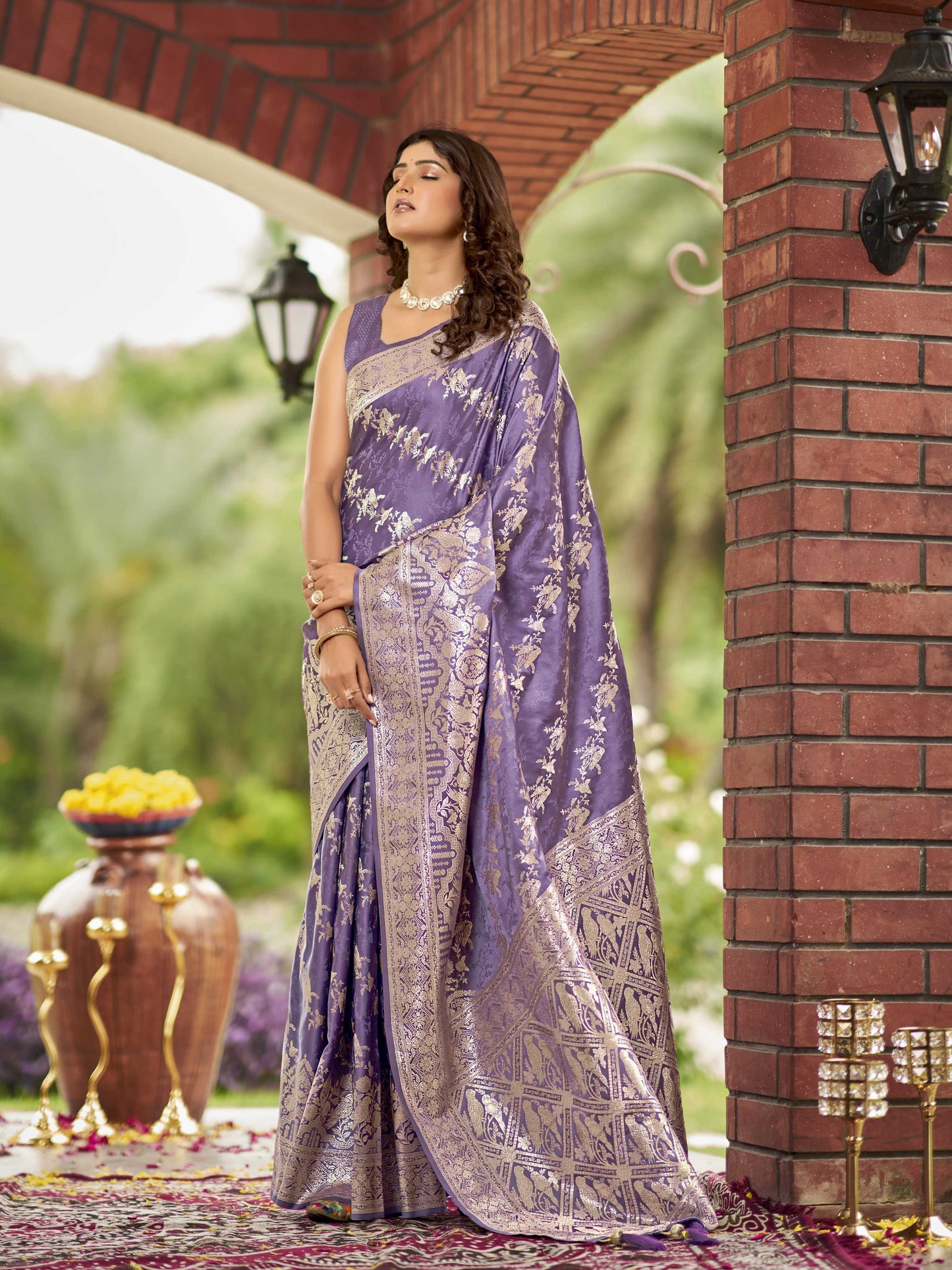 MANOHARI Banarasi Silk Blend Jacquard Work Saree - Purple