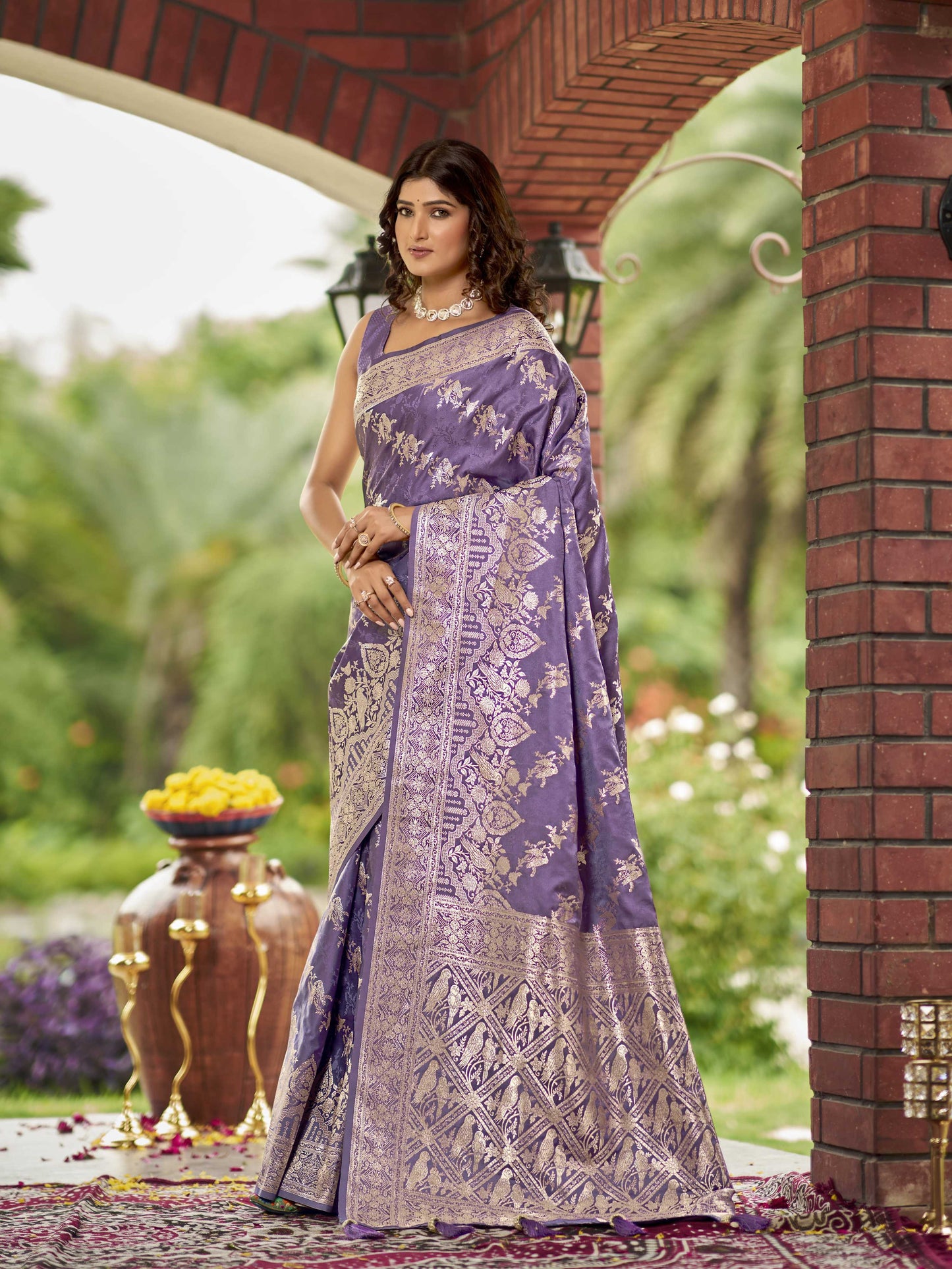 MANOHARI Banarasi Silk Blend Jacquard Work Saree - Purple