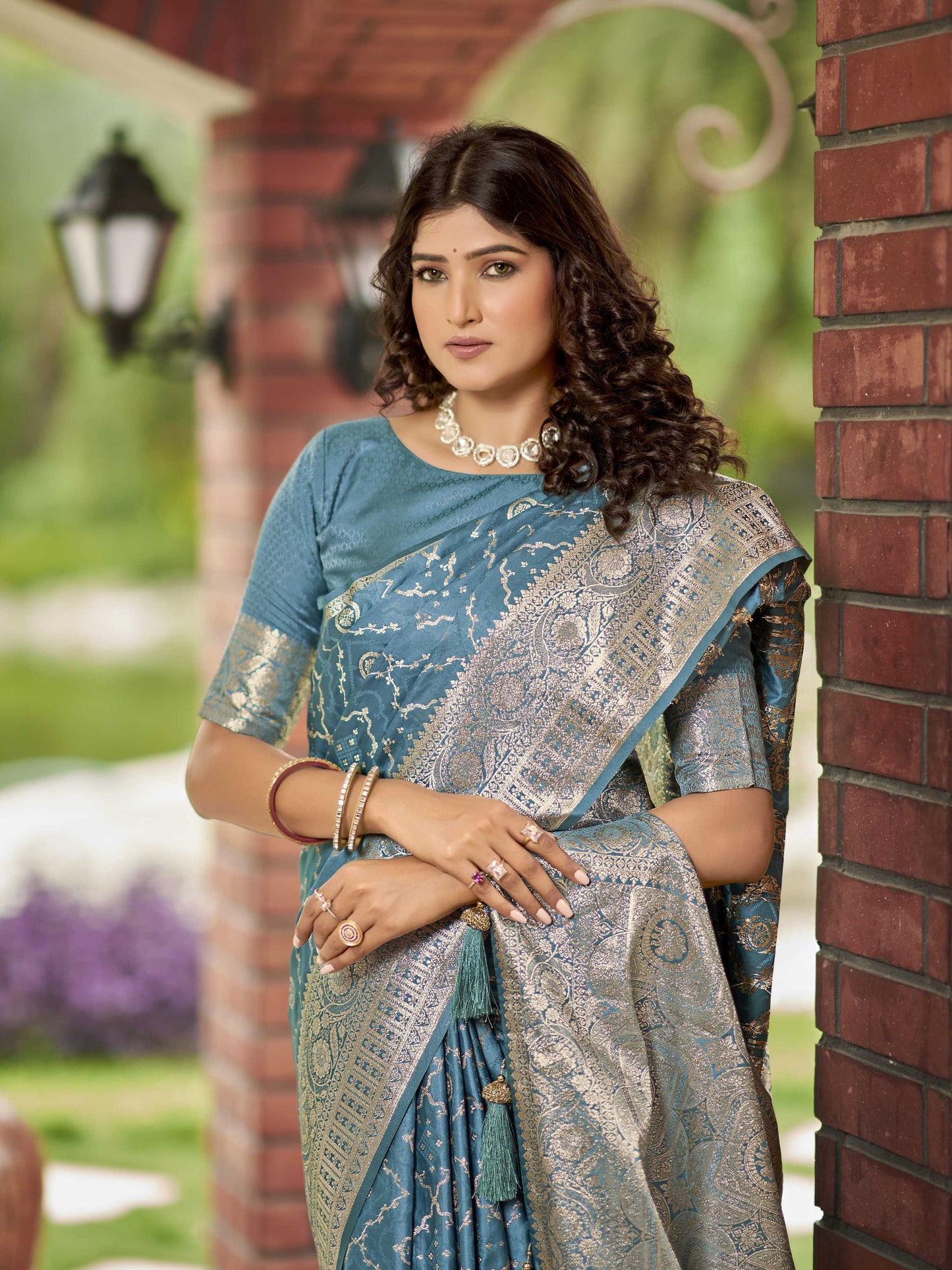 MANOHARI Banarasi Silk Blend Jacquard Work Saree - Blue