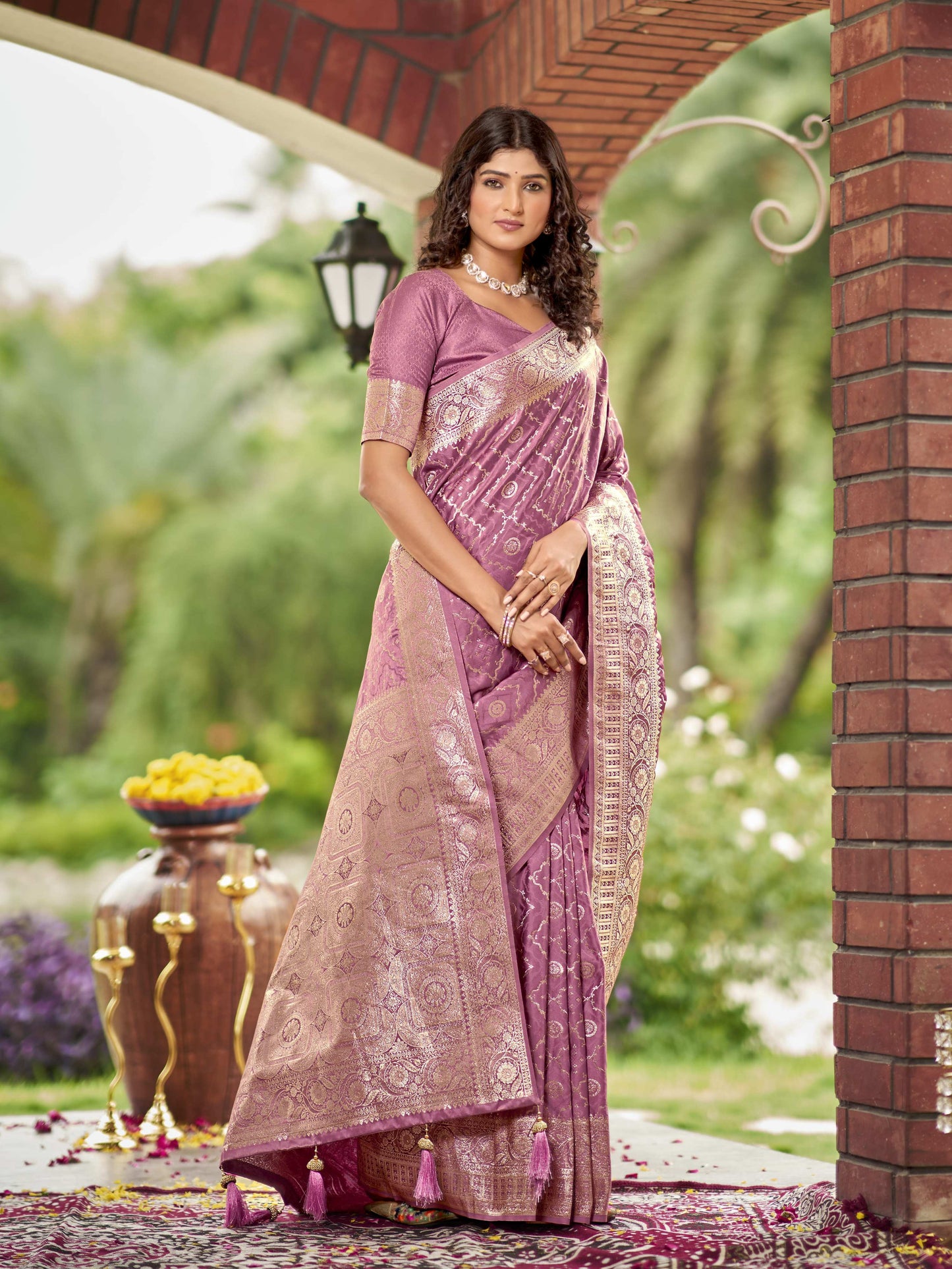 MANOHARI Banarasi Silk Blend Jacquard Work Saree - Pink