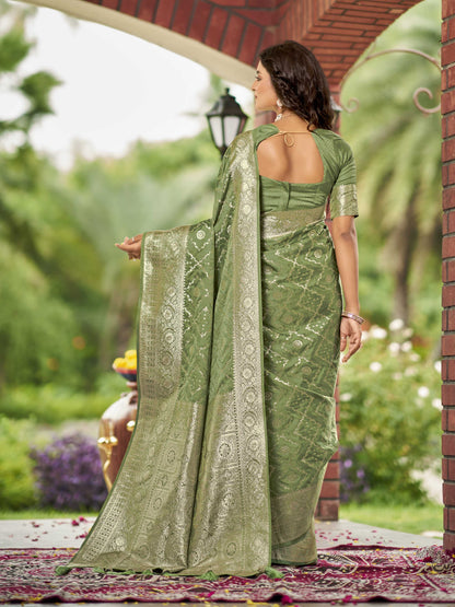 MANOHARI Banarasi Silk Blend Jacquard Work Saree - Green