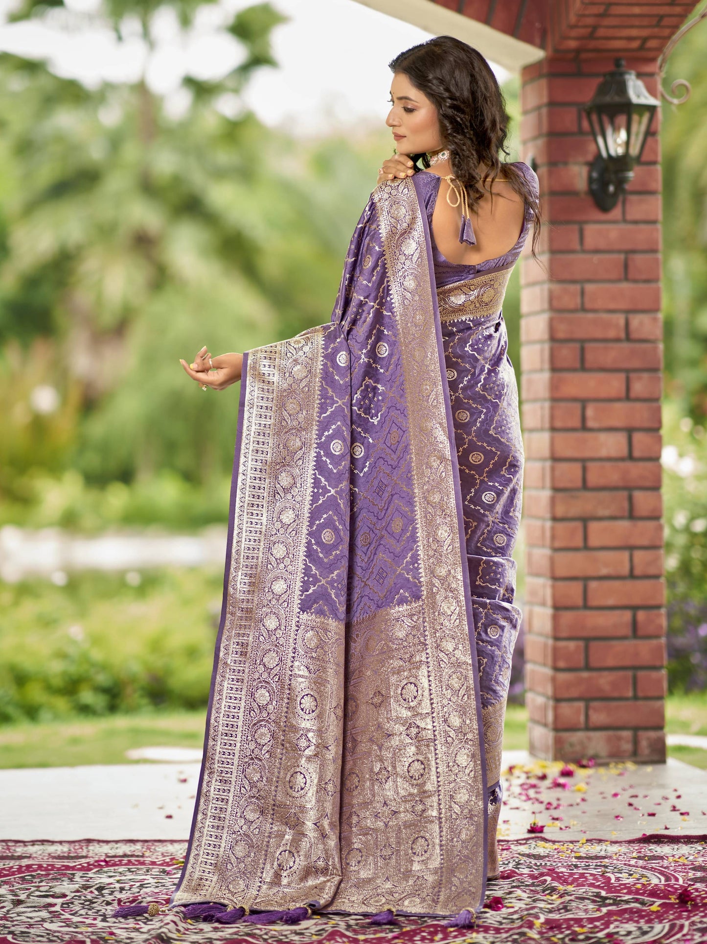 MANOHARI Banarasi Silk Blend Jacquard Work Saree - Purple