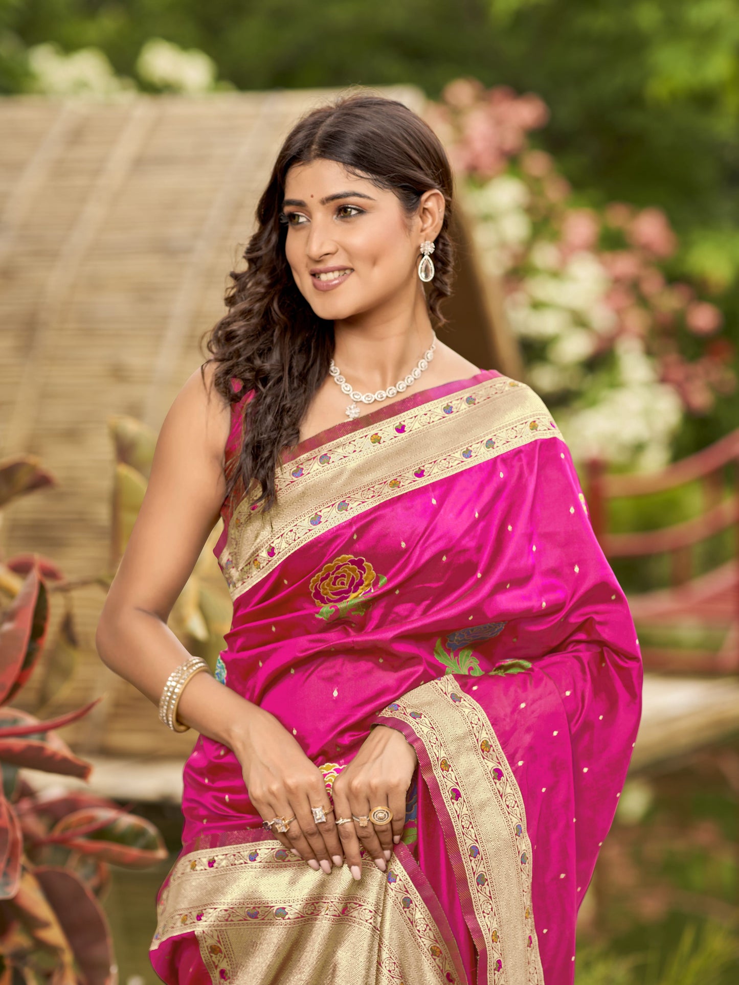 MANOHARI Banarasi Silk Blend Jacquard Work Saree - Pink