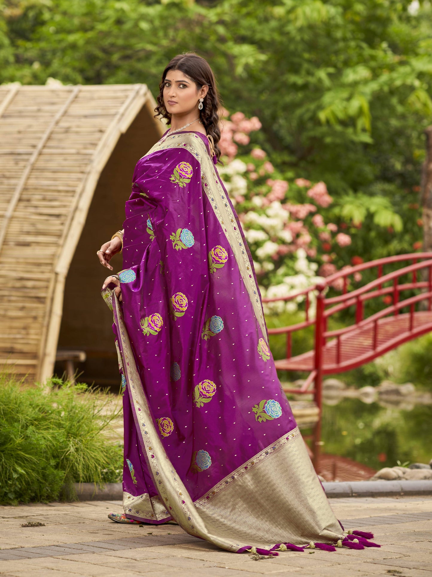 MANOHARI Banarasi Silk Blend Jacquard Work Saree - Pink