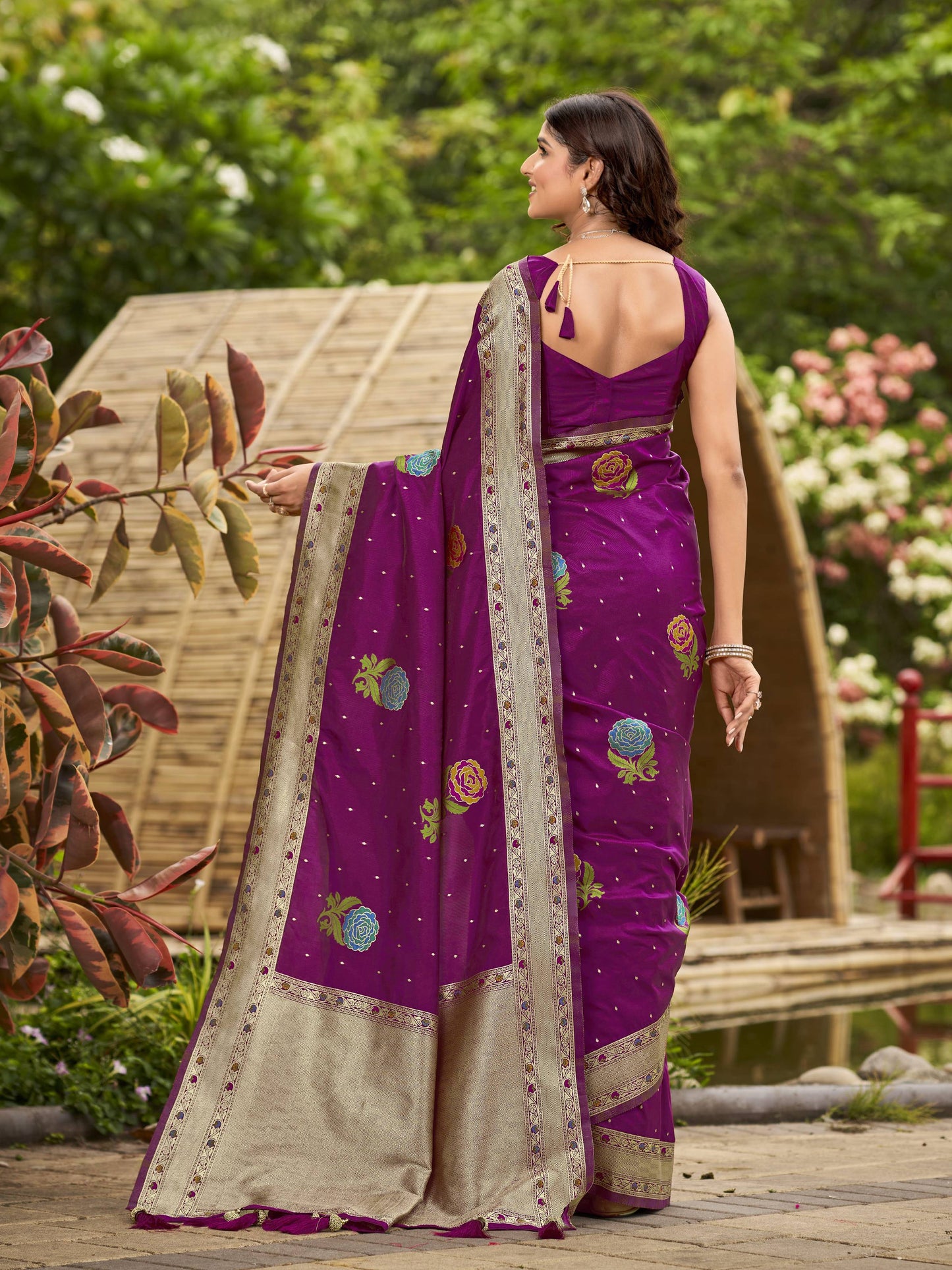 MANOHARI Banarasi Silk Blend Jacquard Work Saree - Pink