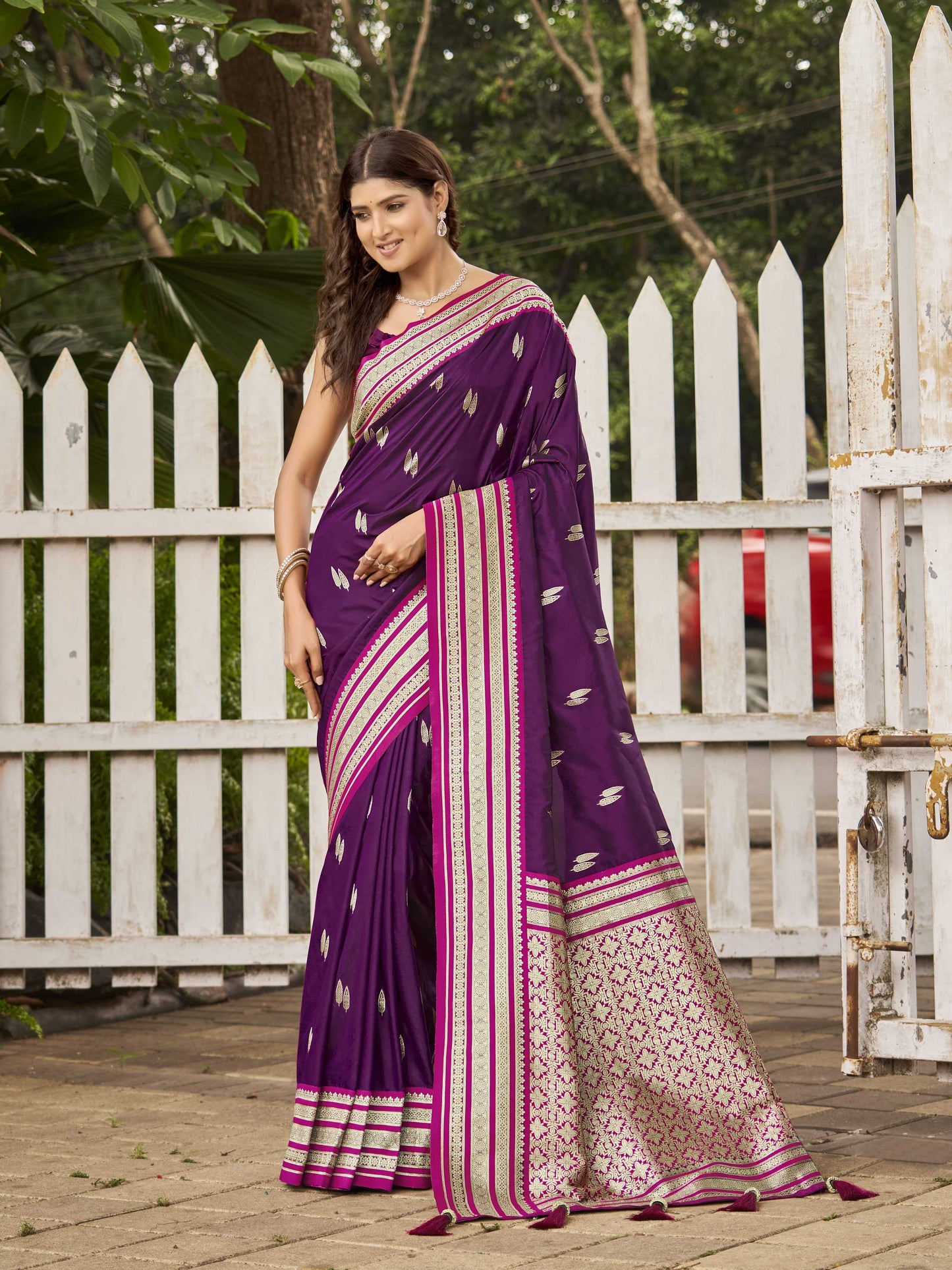 MANOHARI Banarasi Silk Blend Jacquard Work Saree - Purple