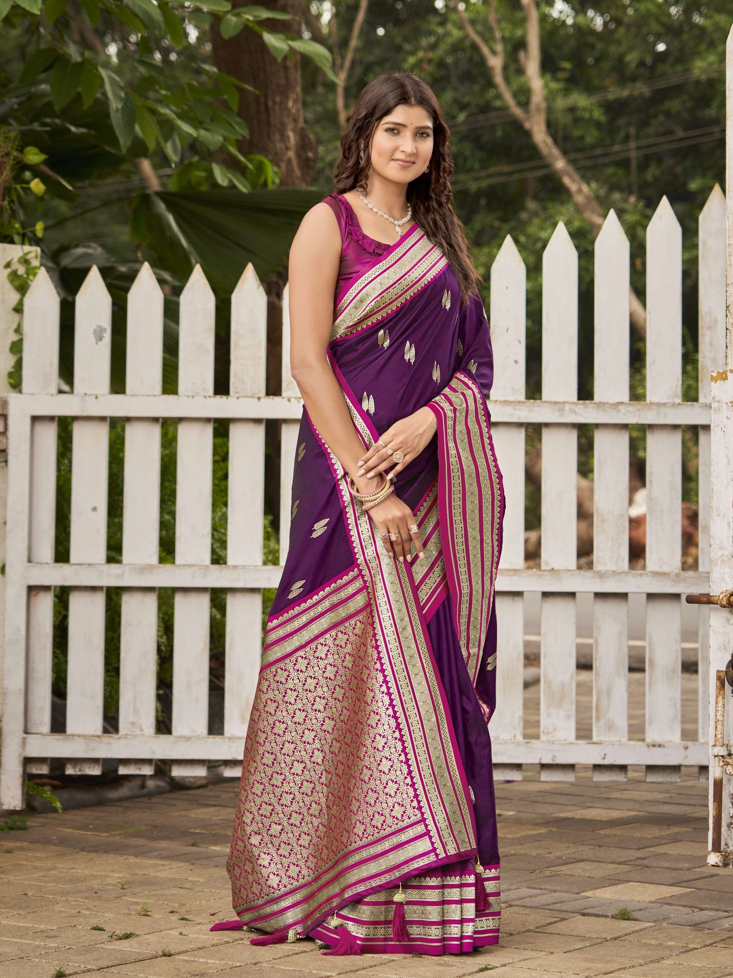MANOHARI Banarasi Silk Blend Jacquard Work Saree - Purple
