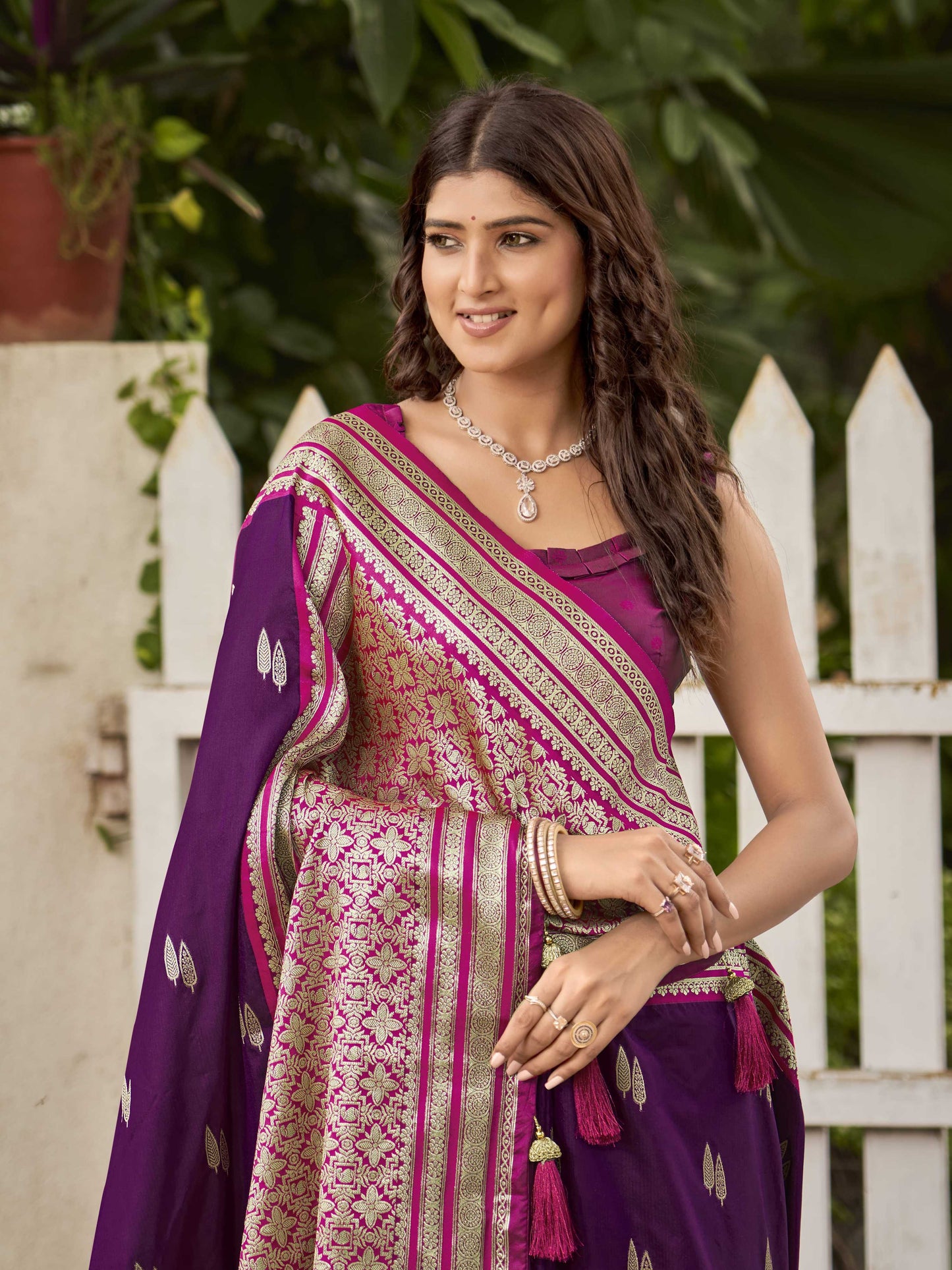 MANOHARI Banarasi Silk Blend Jacquard Work Saree - Purple