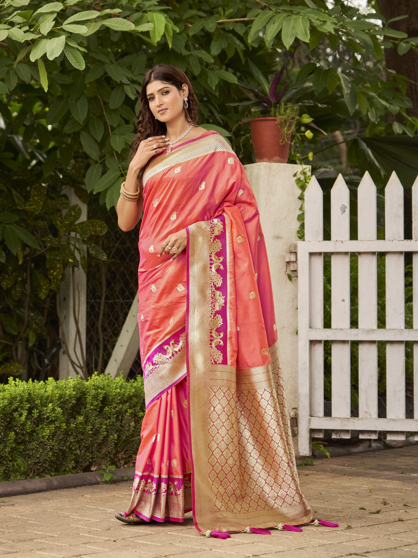 MANOHARI Banarasi Silk Blend Jacquard Work Saree - Orange