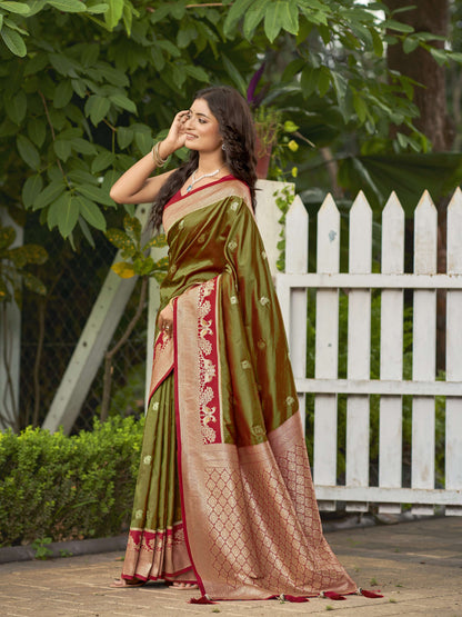 MANOHARI Banarasi Silk Blend Jacquard Work Saree - Green