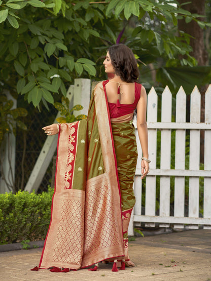 MANOHARI Banarasi Silk Blend Jacquard Work Saree - Green