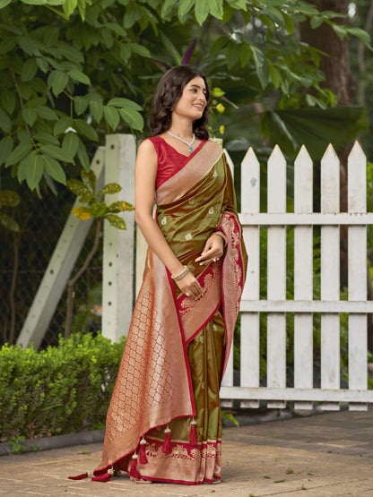 MANOHARI Banarasi Silk Blend Jacquard Work Saree - Green