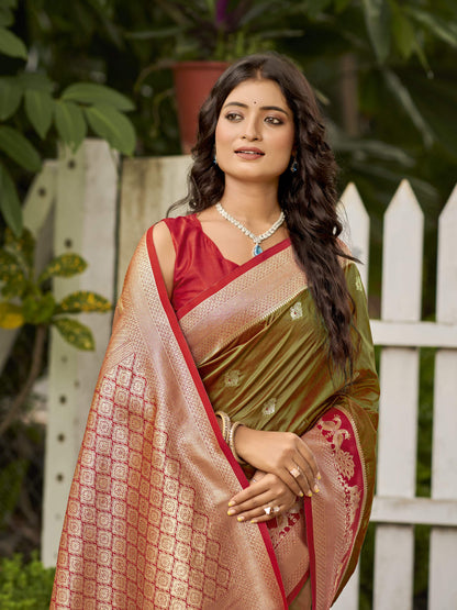 MANOHARI Banarasi Silk Blend Jacquard Work Saree - Green