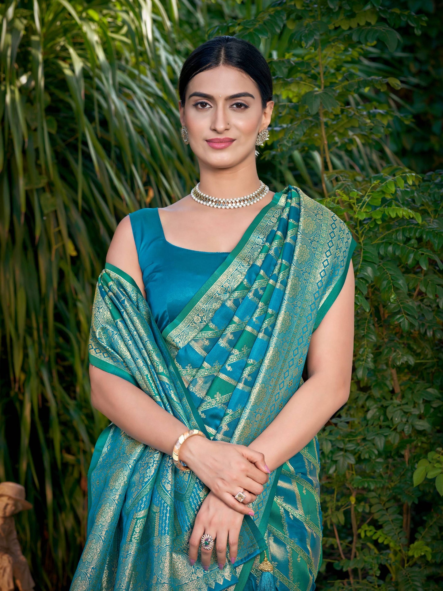 MANOHARI Banarasi Silk Blend Jacquard Work Saree - Turquoise